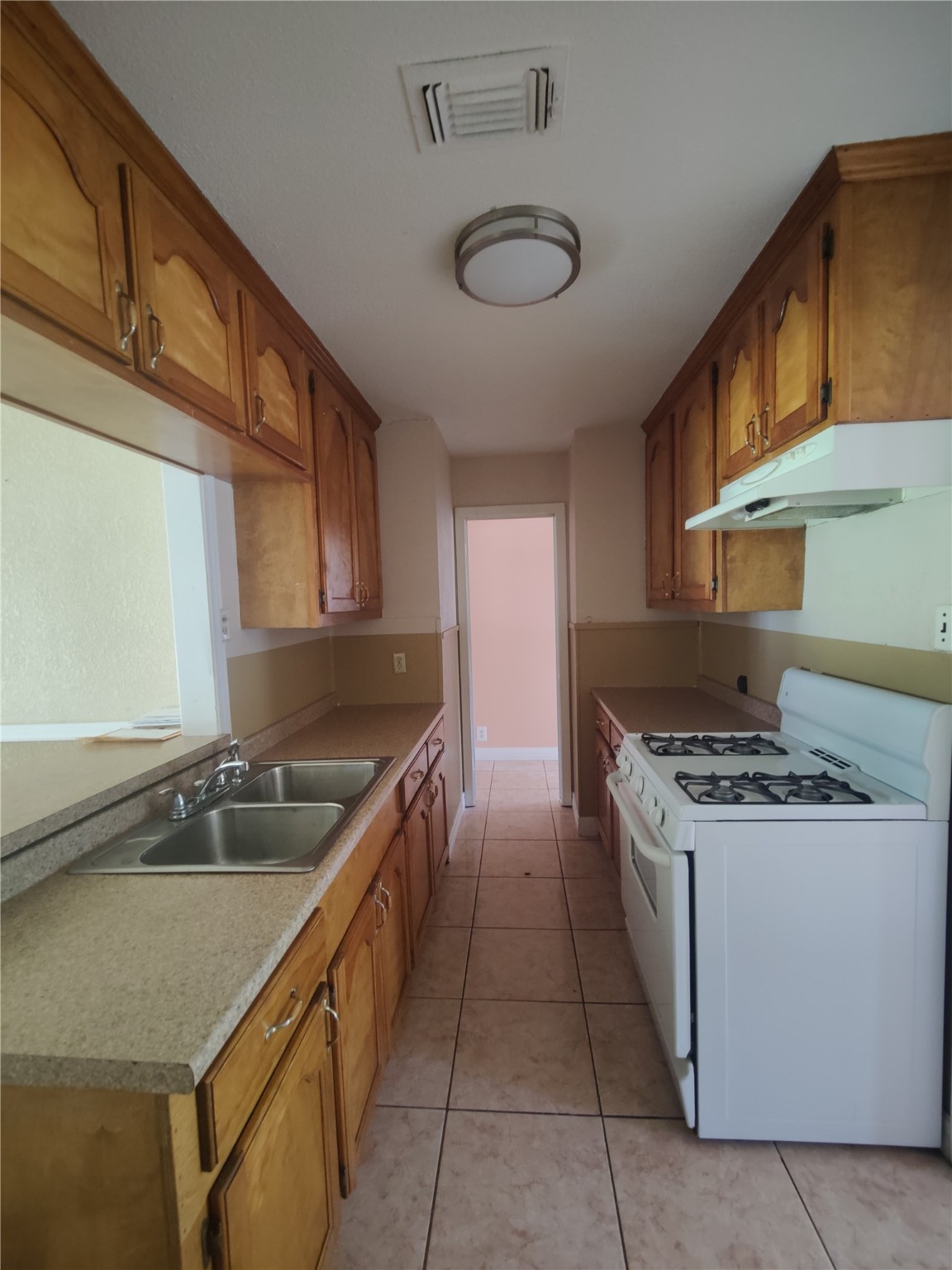 6714 Underhill Street Property Photo 7