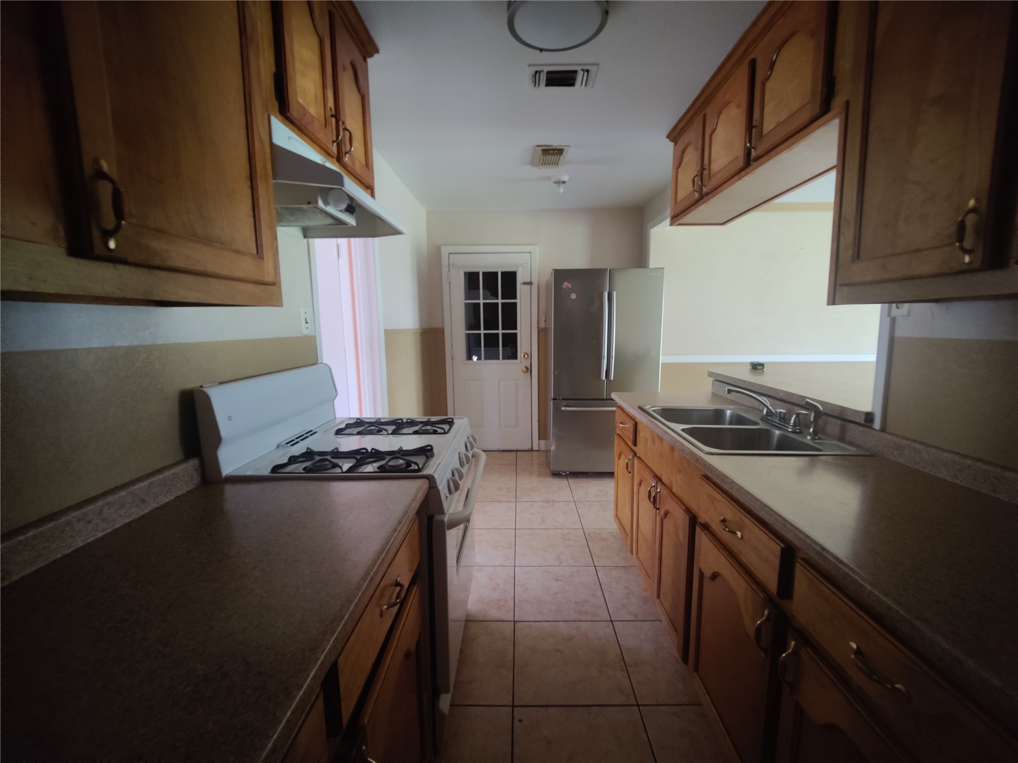 6714 Underhill Street Property Photo 8