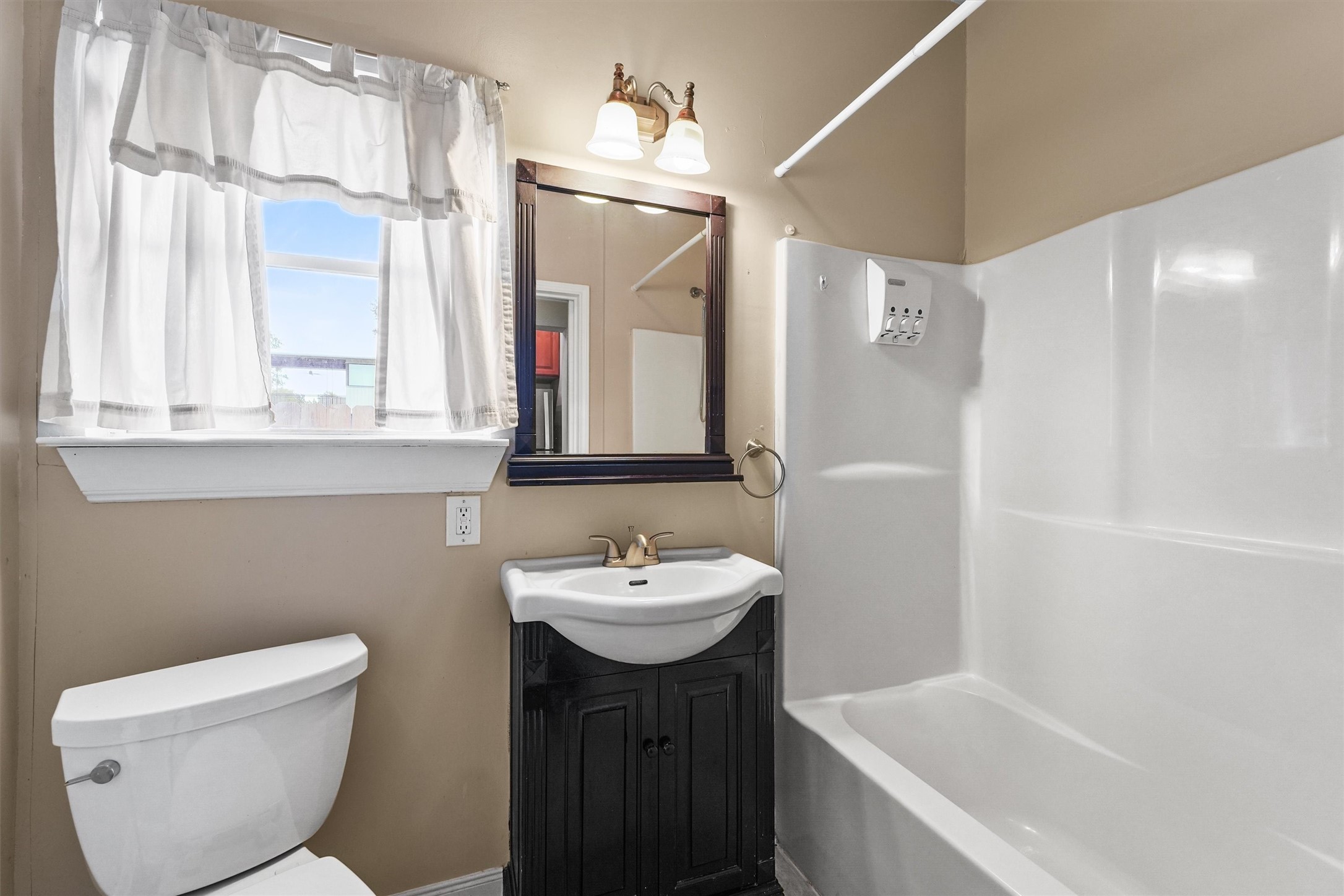 747 E 7th Street Property Photo 12