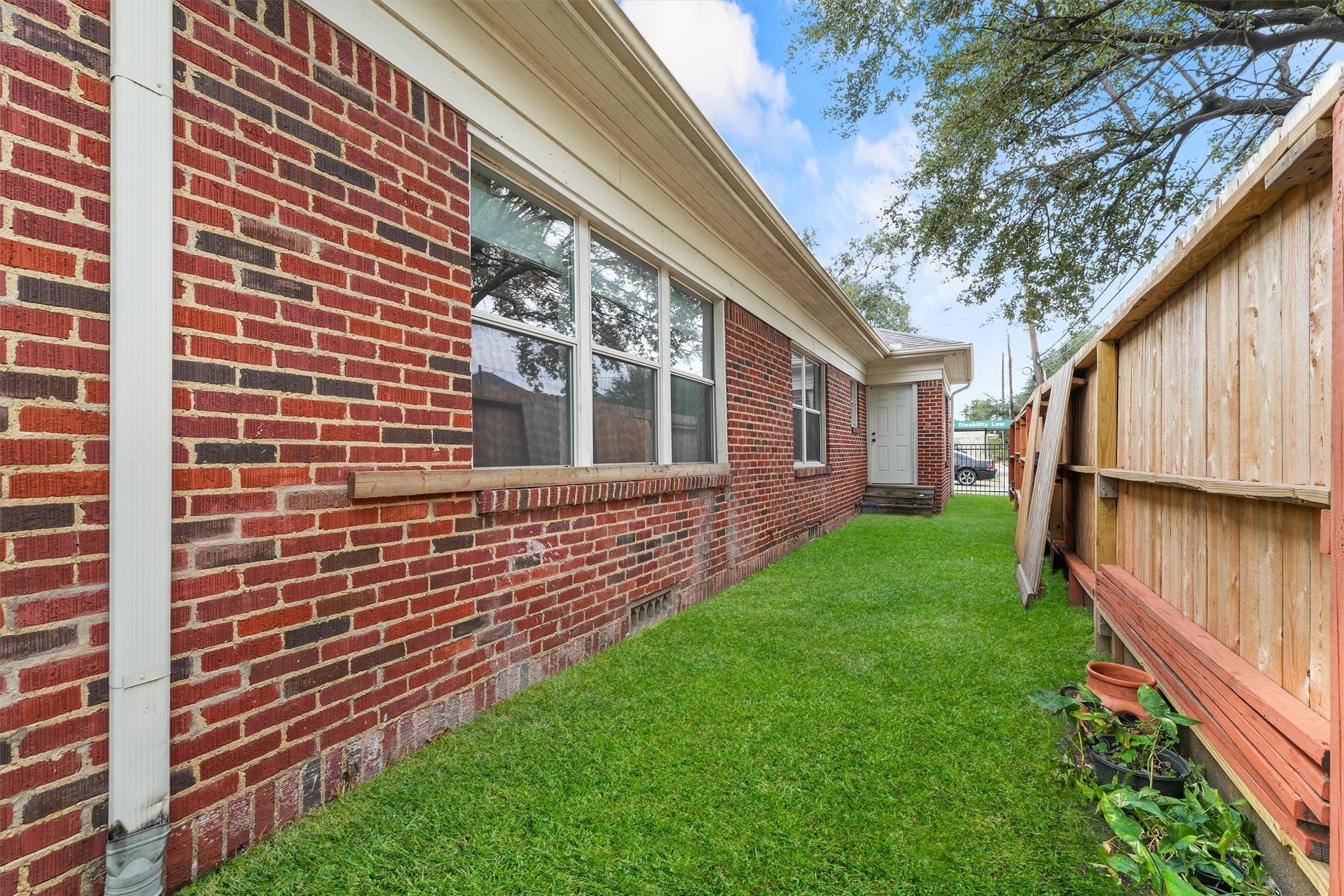 747 E 7th Street Property Photo 13