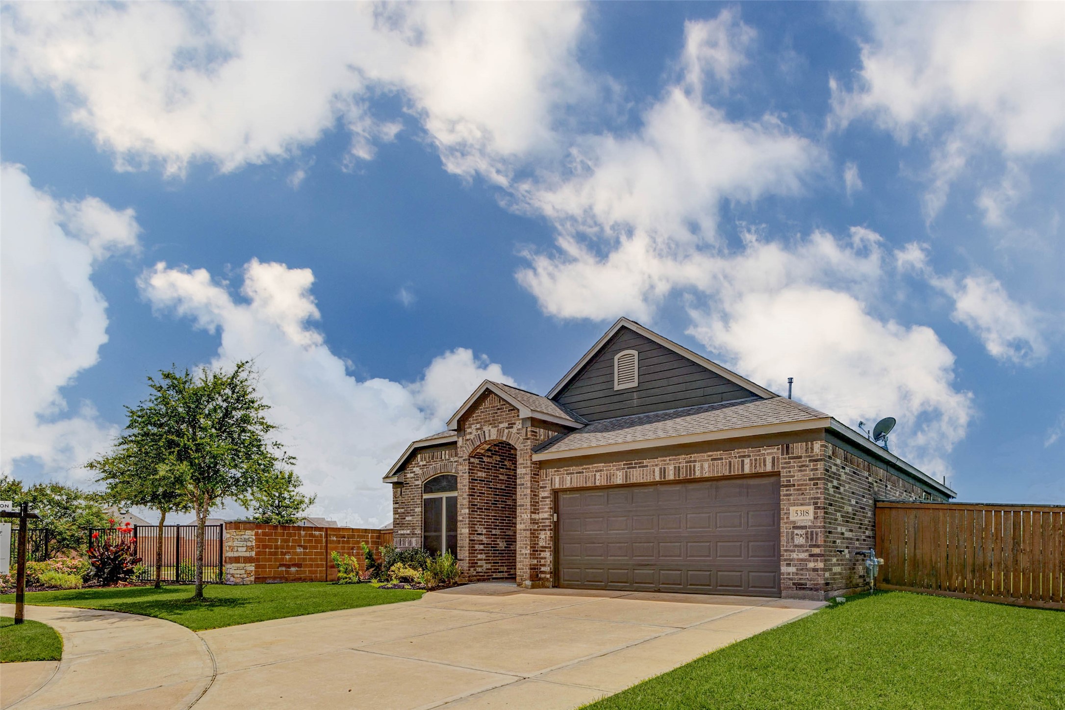 5318 Madeline Grace Drive Property Photo 5