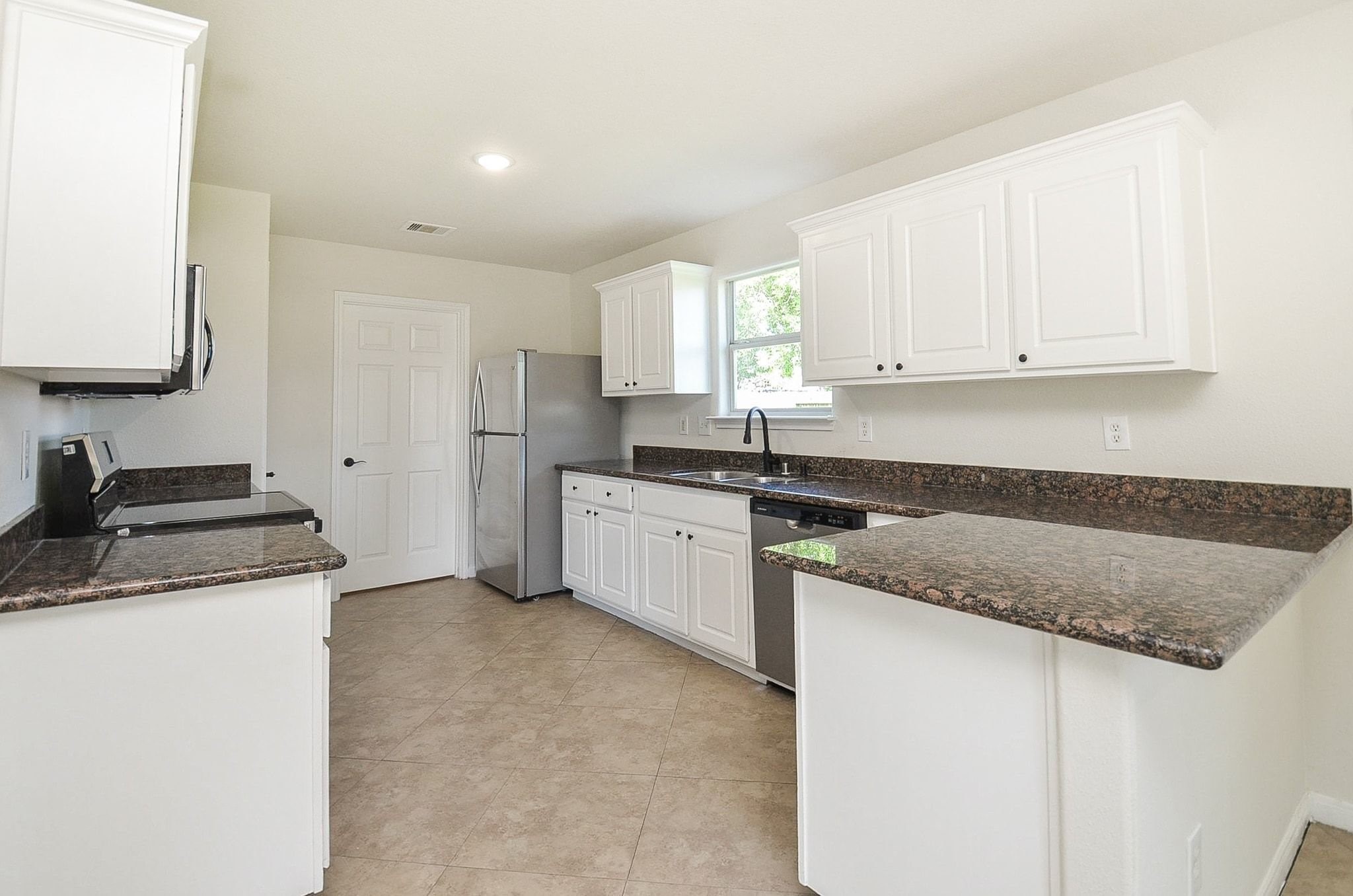 3906 Hollow Cove Lane Property Photo 8