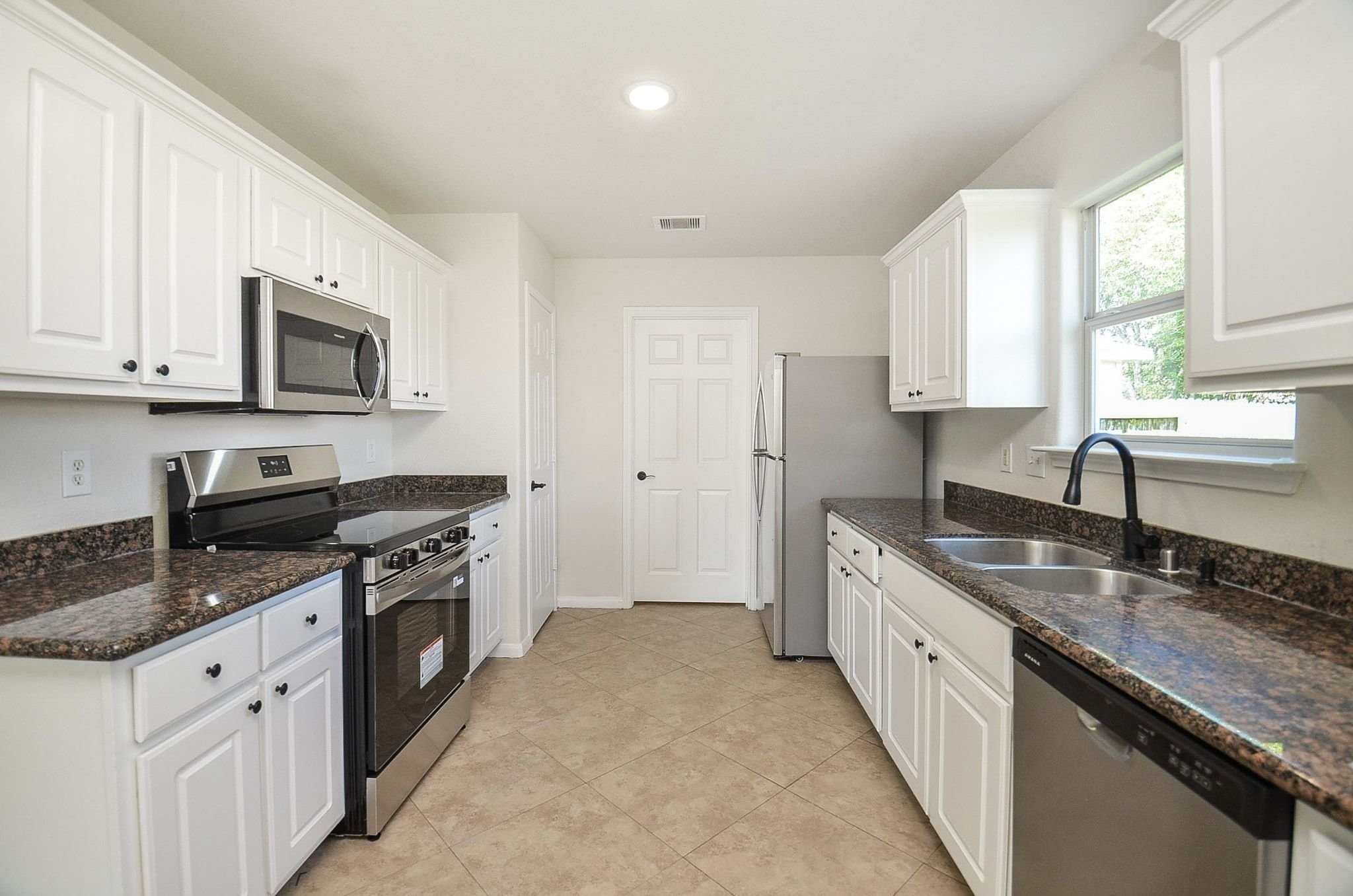 3906 Hollow Cove Lane Property Photo 10