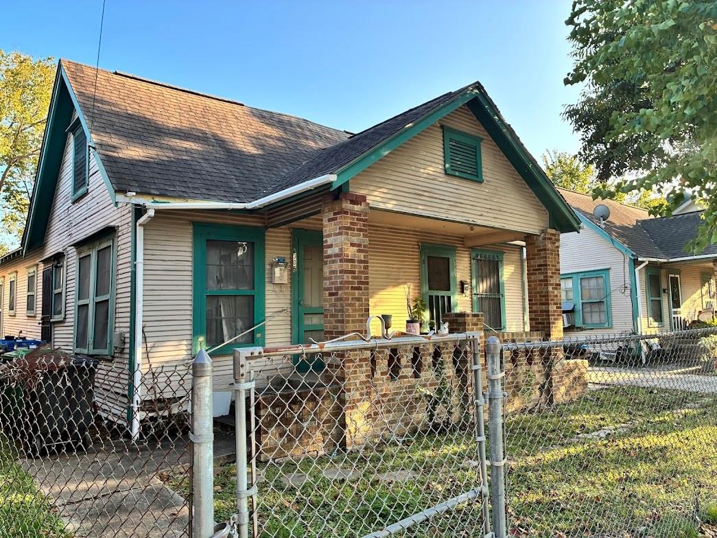 305 Eastwood Street, Houston Tx 77011 Property Photo 3