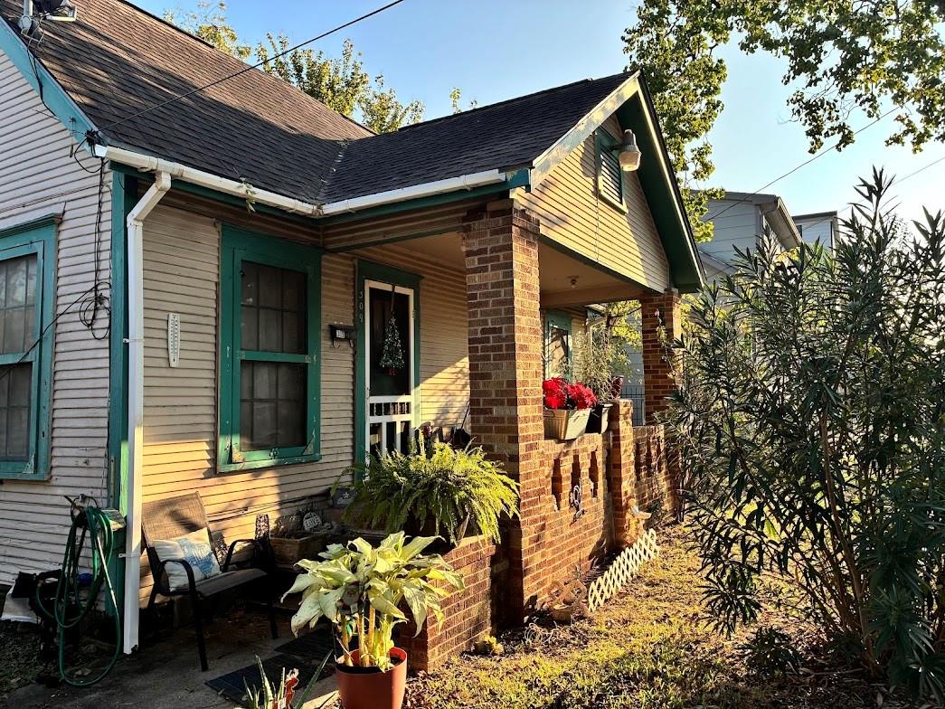 305 Eastwood Street, Houston Tx 77011 Property Photo 6