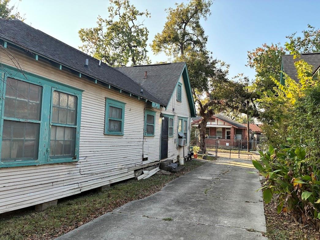305 Eastwood Street, Houston Tx 77011 Property Photo 10