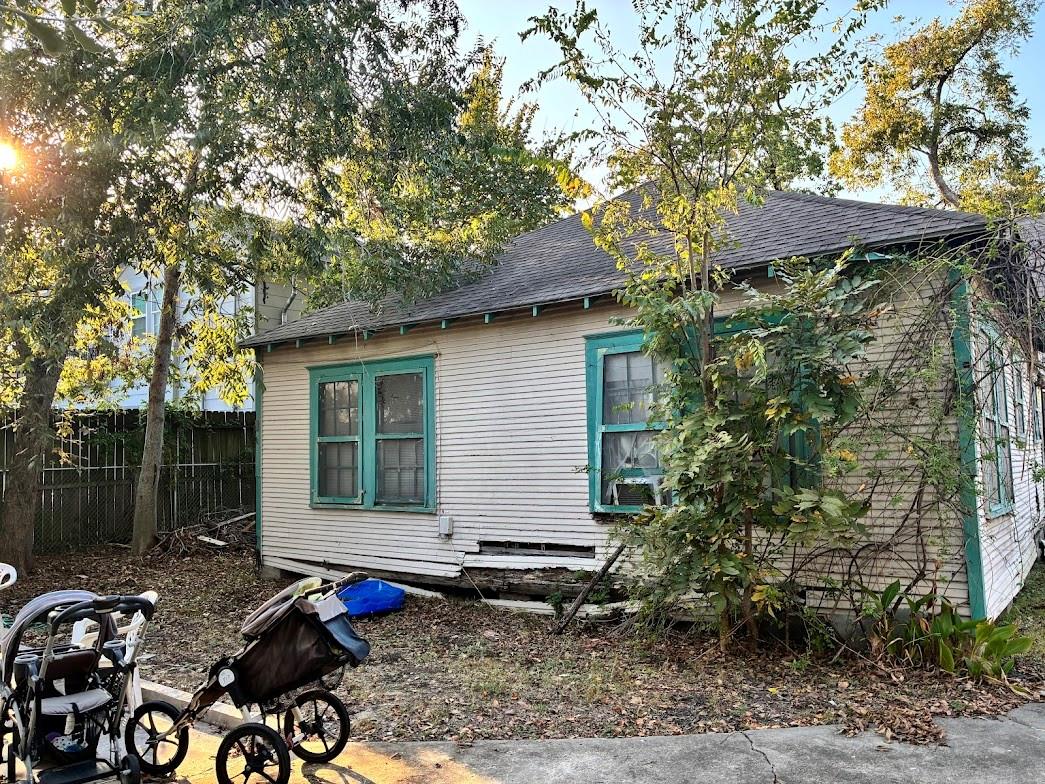 305 Eastwood Street, Houston Tx 77011 Property Photo 13