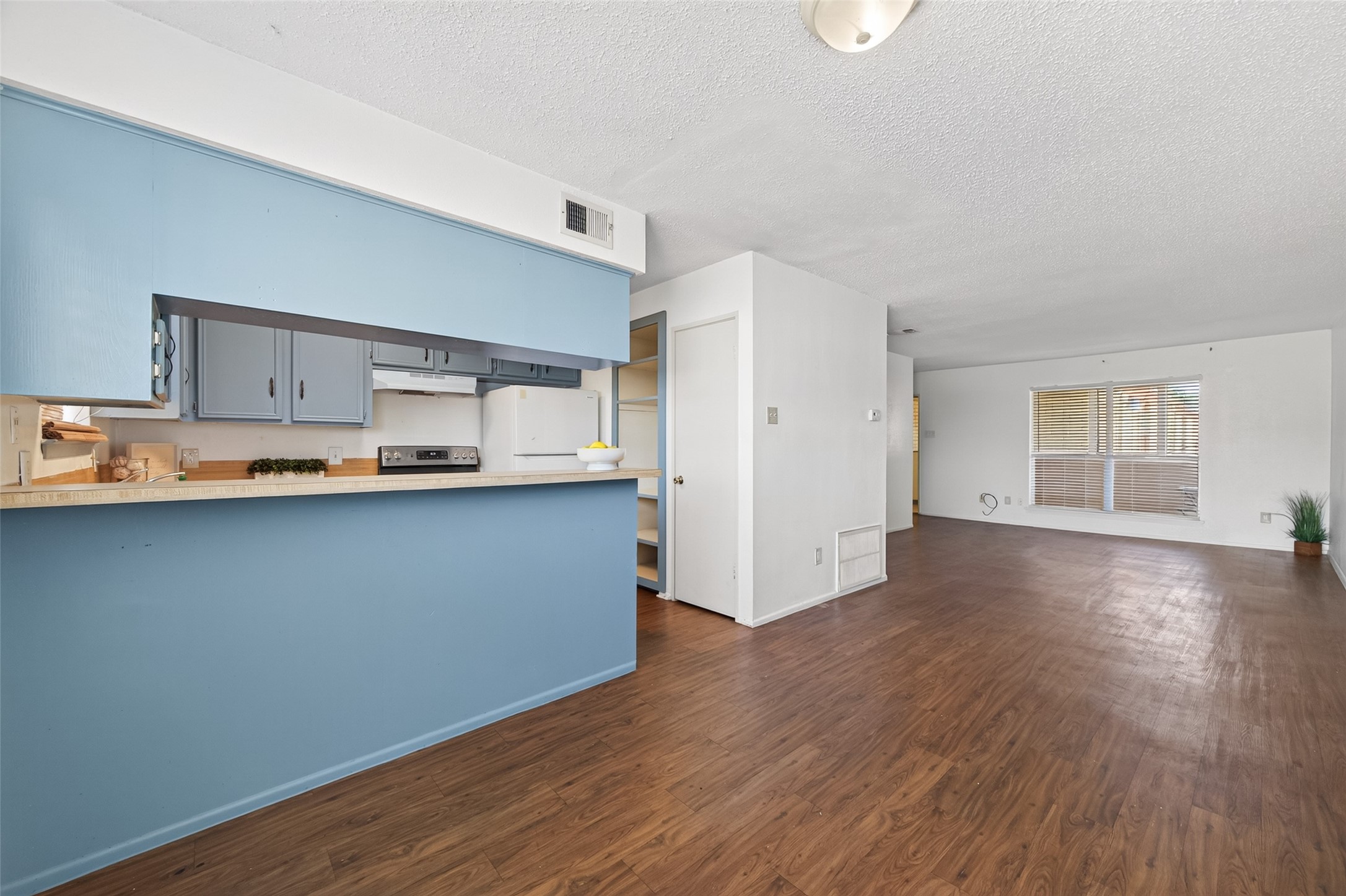 7714 Renwick Drive D13 Property Photo 4
