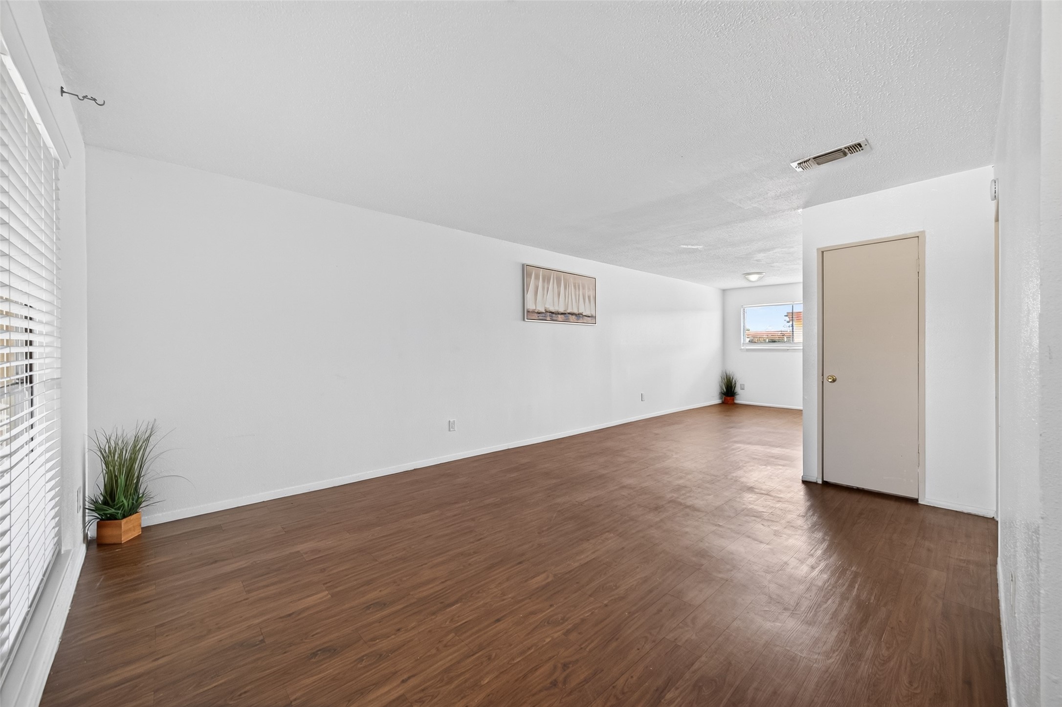 7714 Renwick Drive D13 Property Photo 5