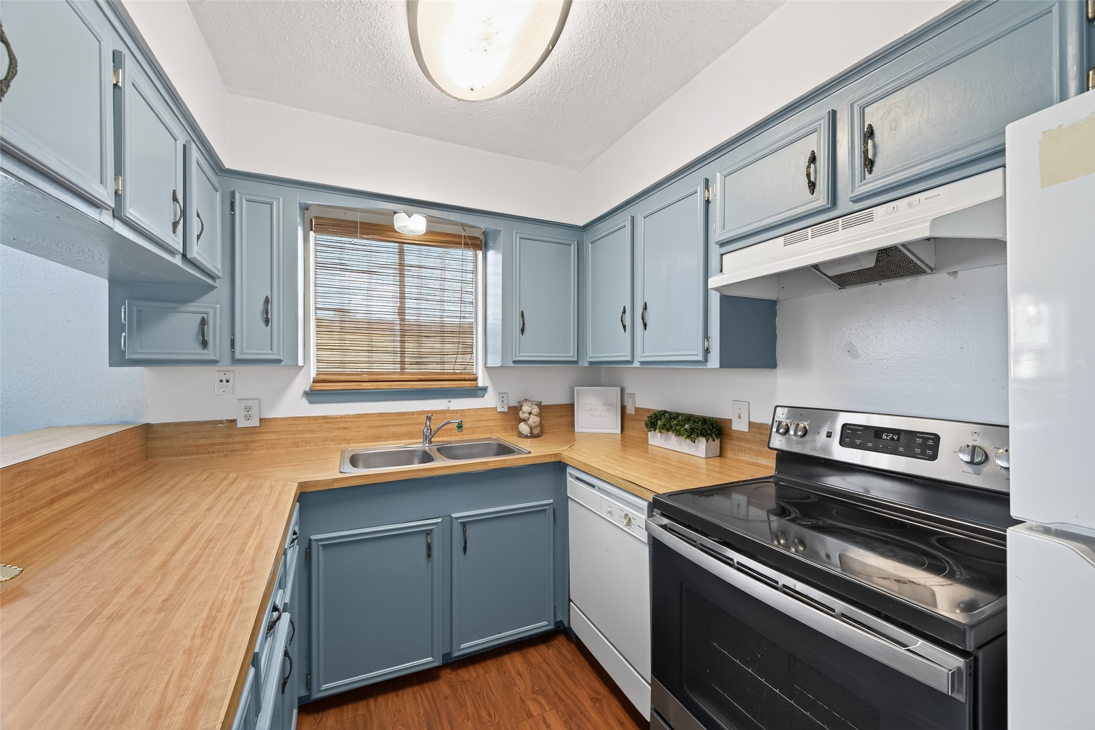 7714 Renwick Drive D13 Property Photo 13
