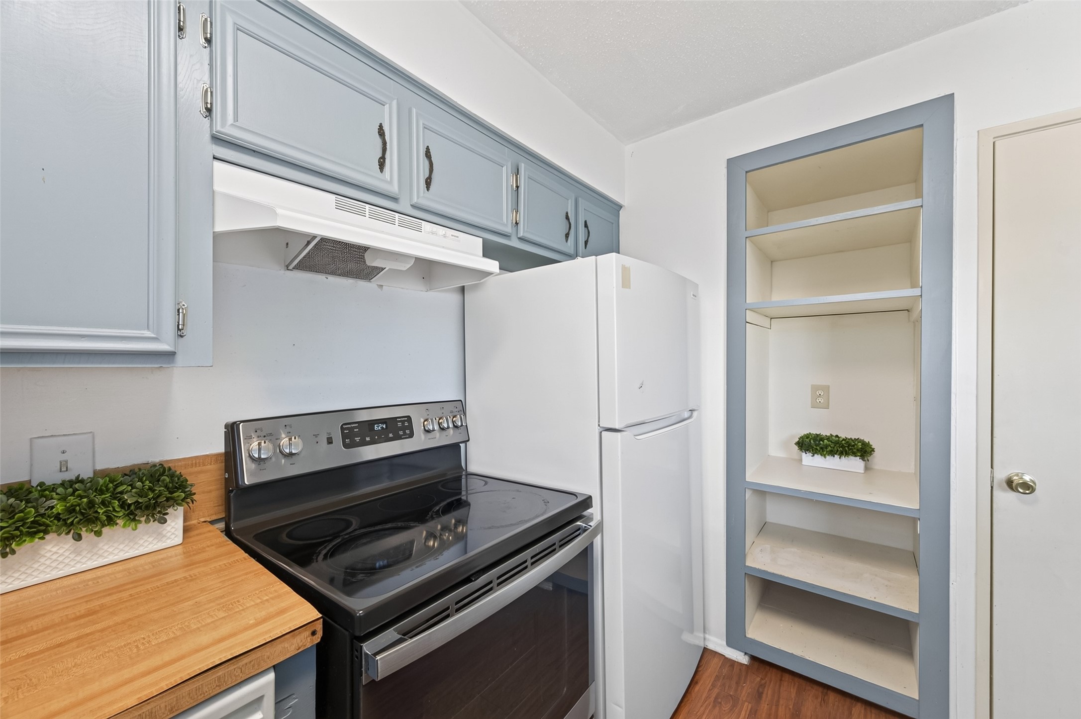 7714 Renwick Drive D13 Property Photo 14
