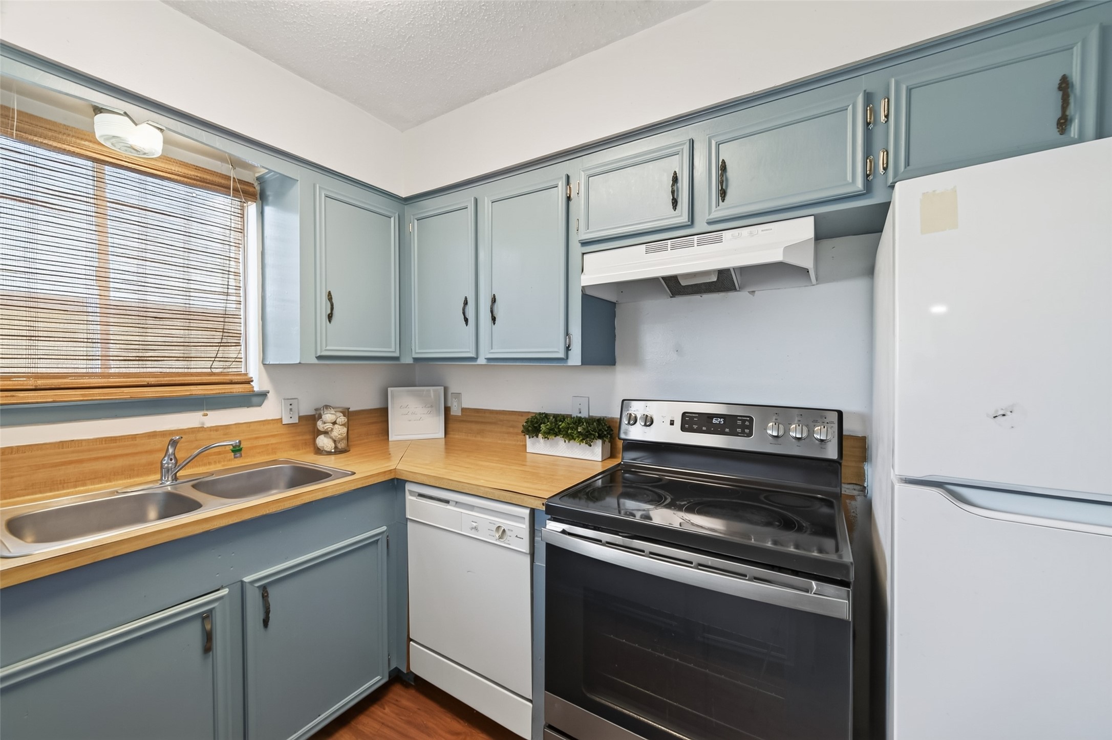 7714 Renwick Drive D13 Property Photo 15