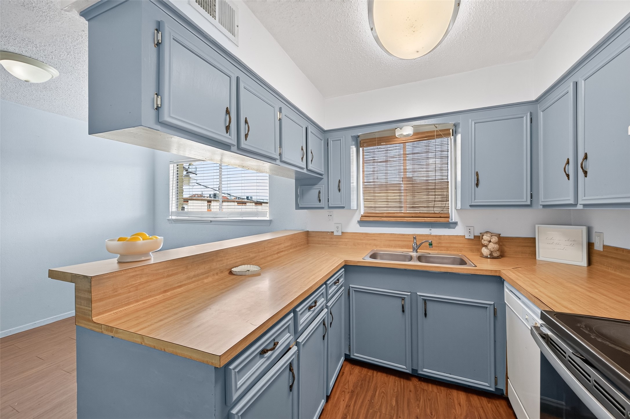 7714 Renwick Drive D13 Property Photo 16