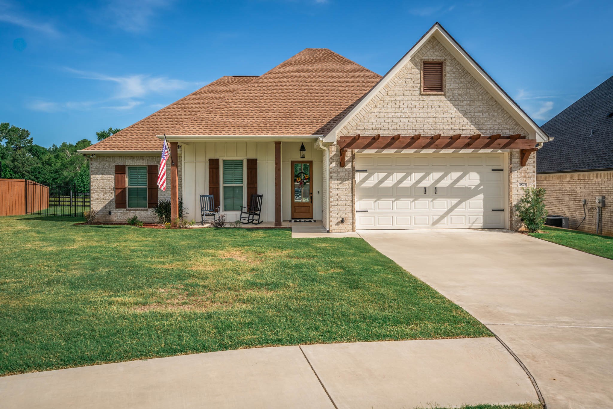 4523 Lone Oak Ln Property Photo 2