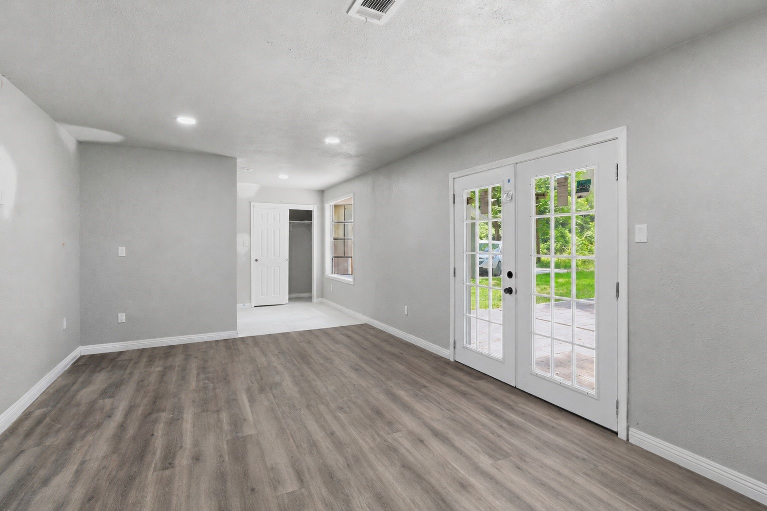 1910 Riverwood Trail Property Photo 6