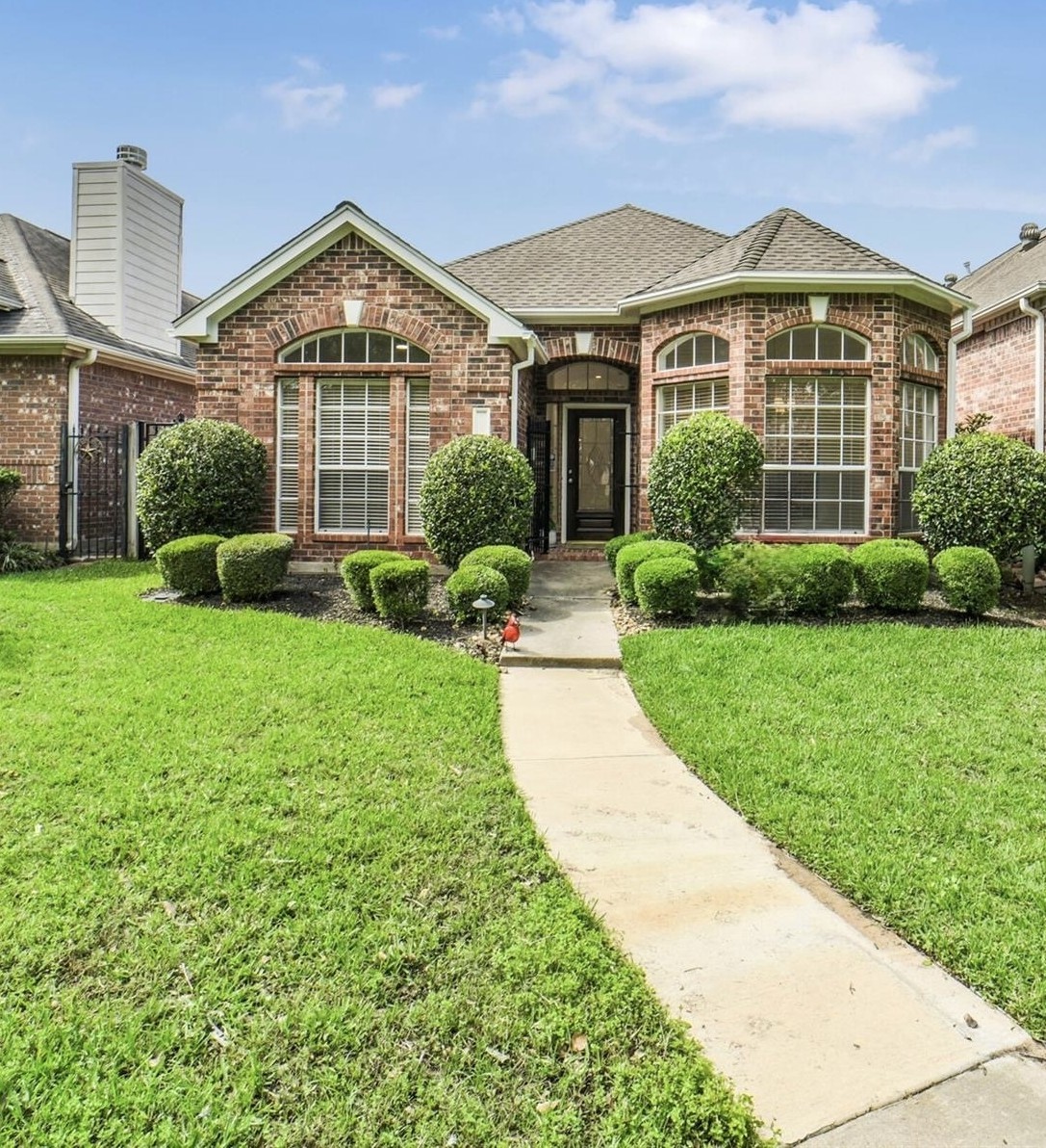 6885 Tournament Drive Property Photo 2