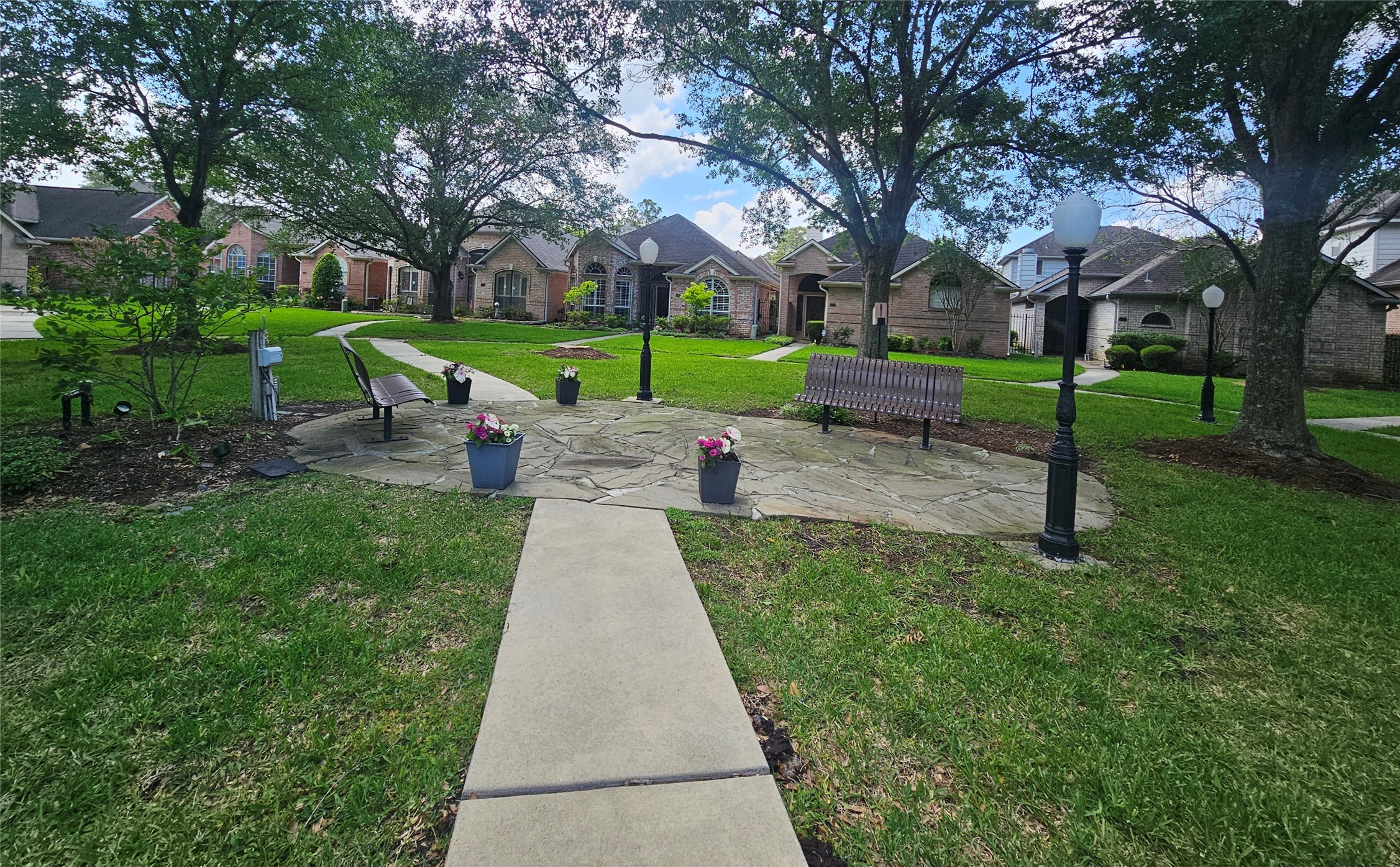 6885 Tournament Drive Property Photo 3