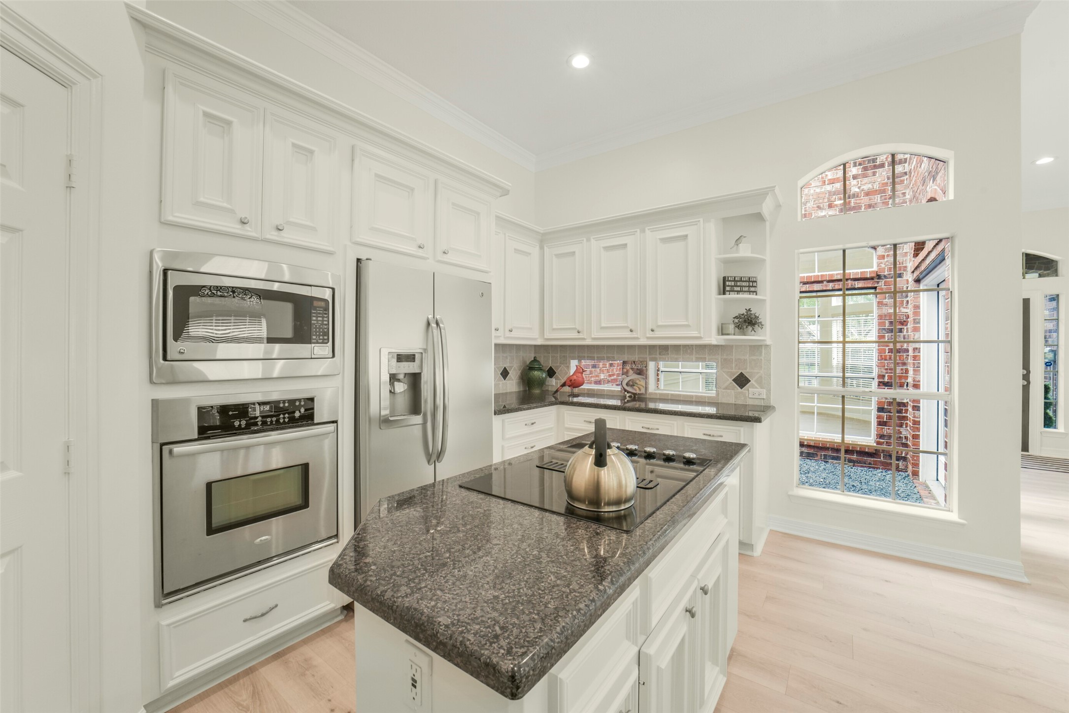 6885 Tournament Drive Property Photo 14