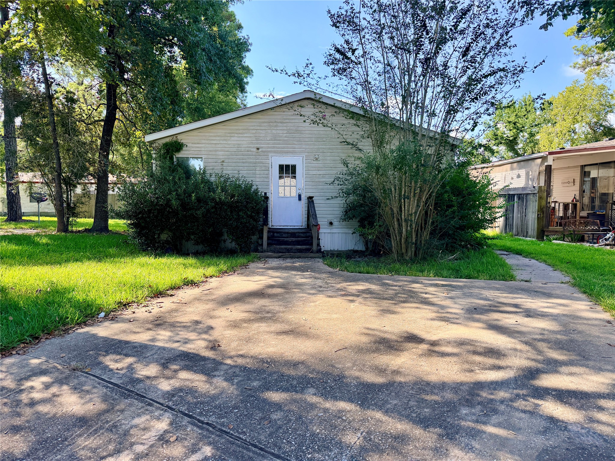 810 Mercedes Benz Court Property Photo 2