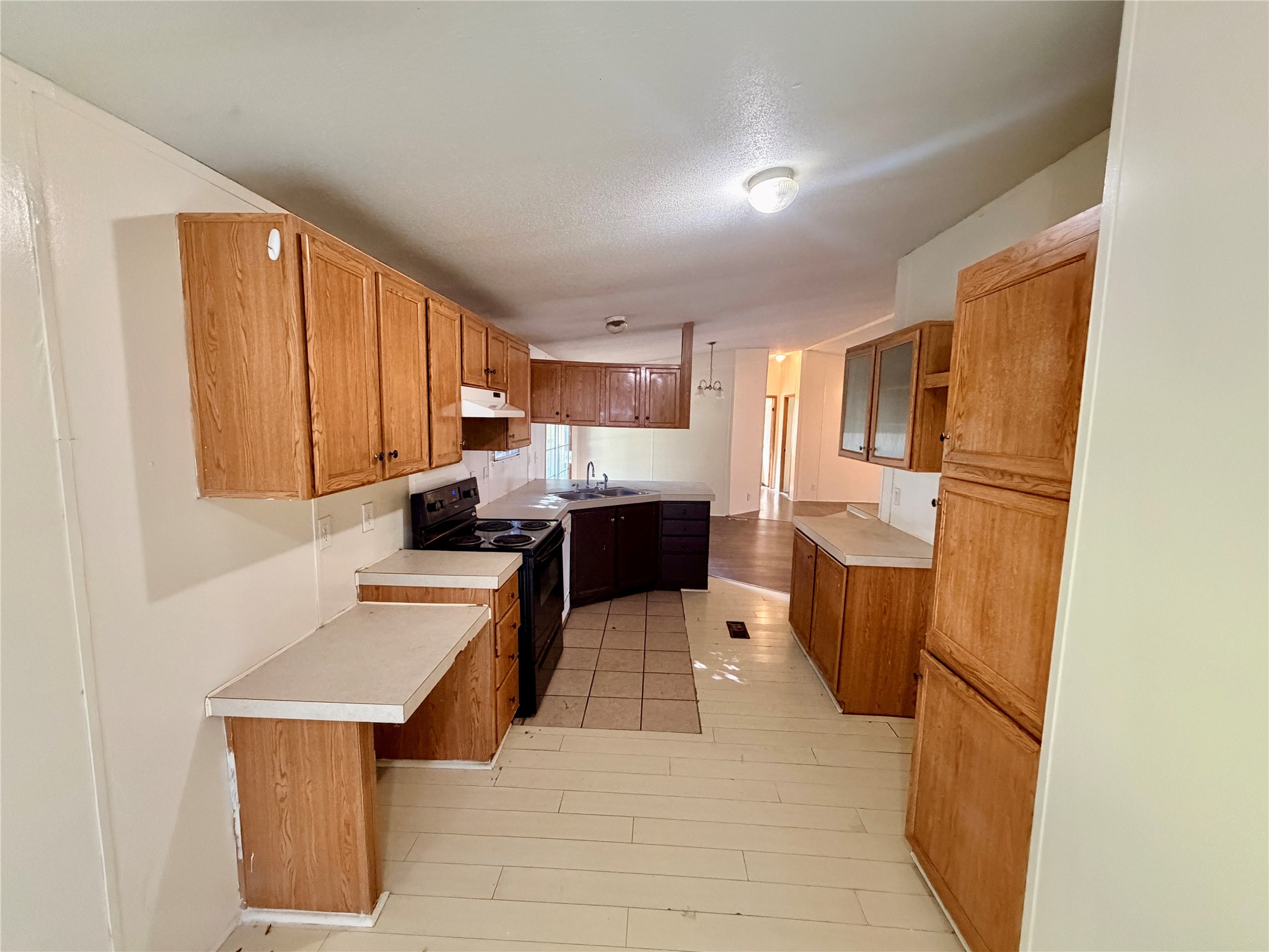 810 Mercedes Benz Court Property Photo 3