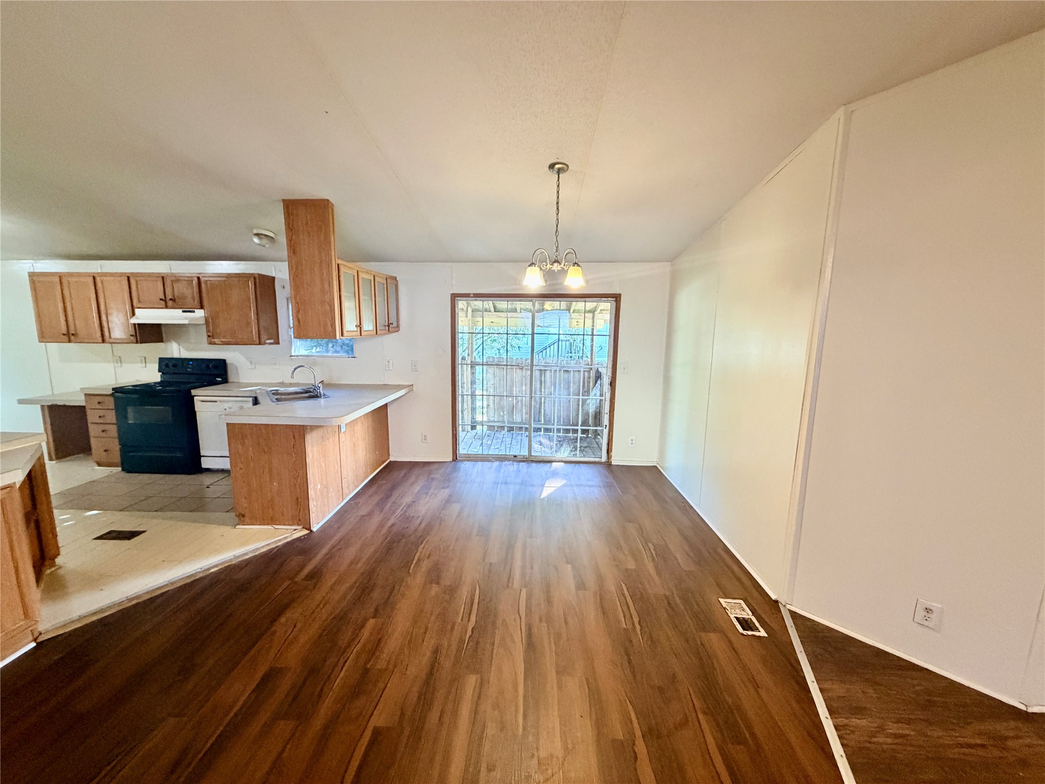 810 Mercedes Benz Court Property Photo 8