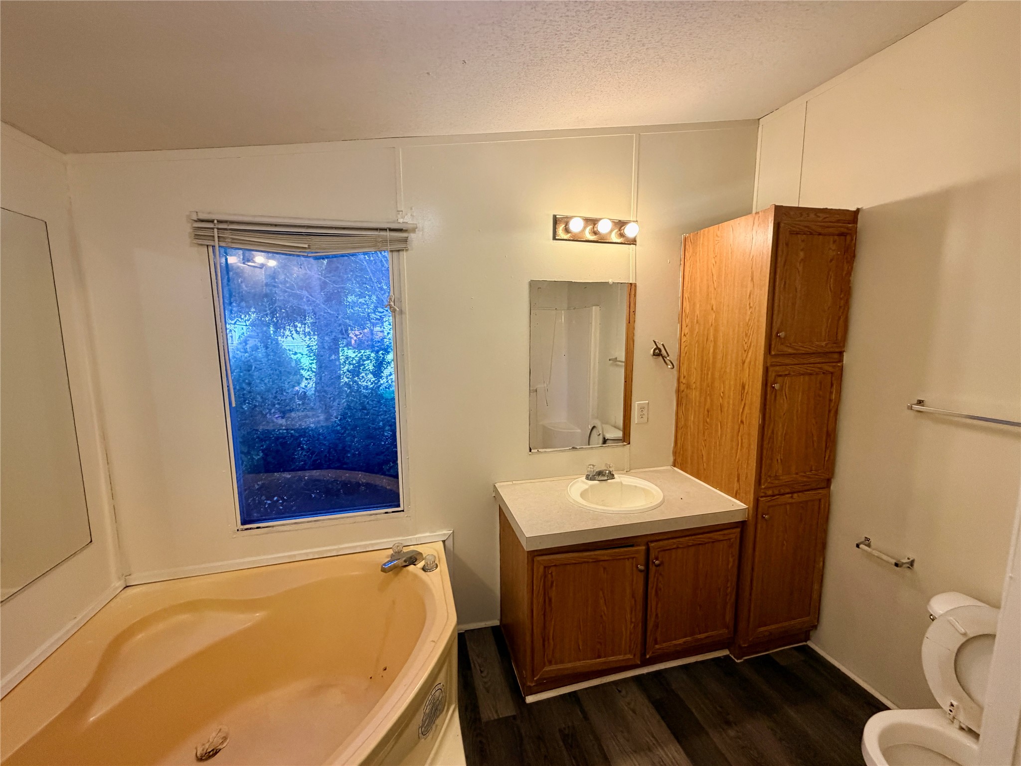 810 Mercedes Benz Court Property Photo 16