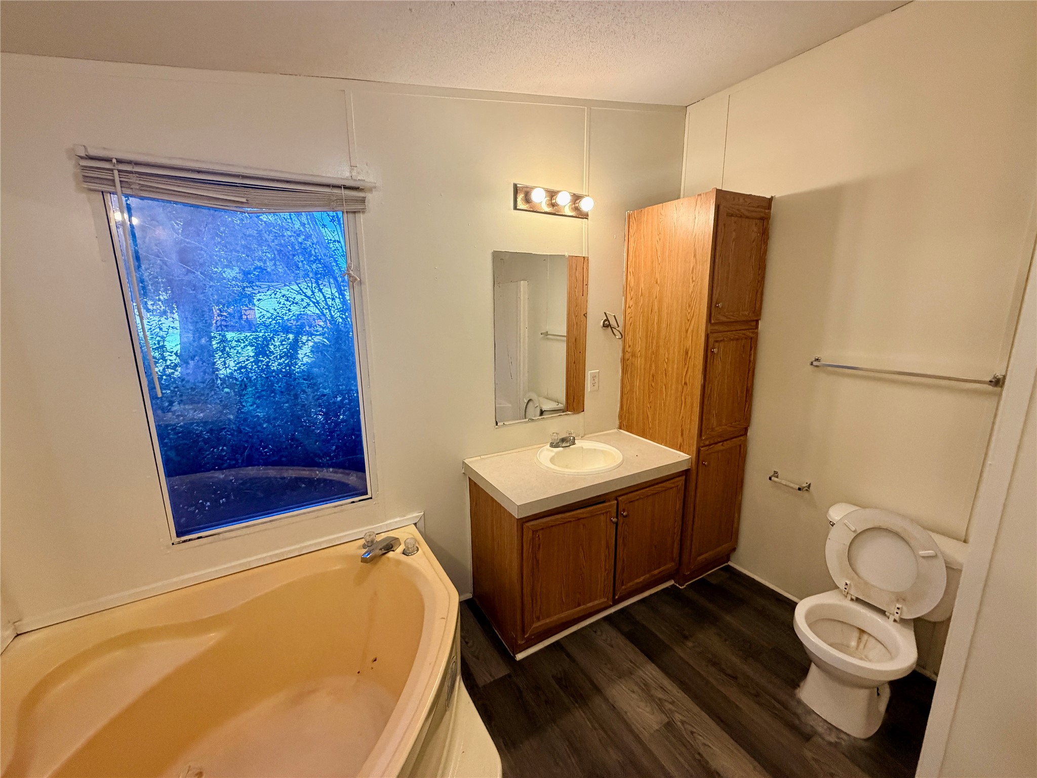 810 Mercedes Benz Court Property Photo 17
