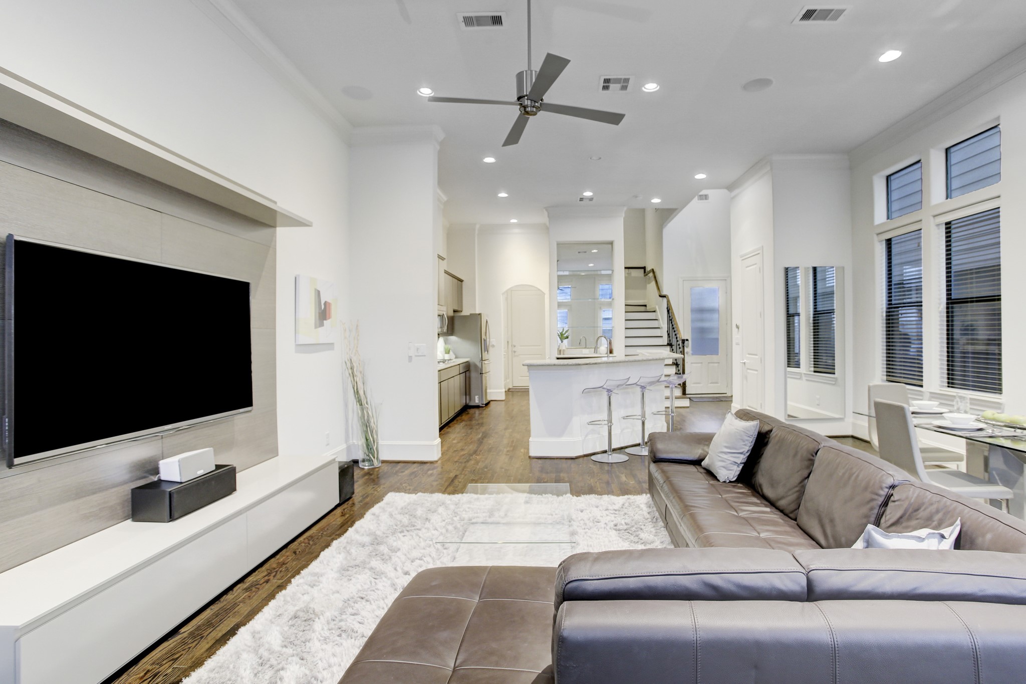 5506 Darling Street Property Photo 6