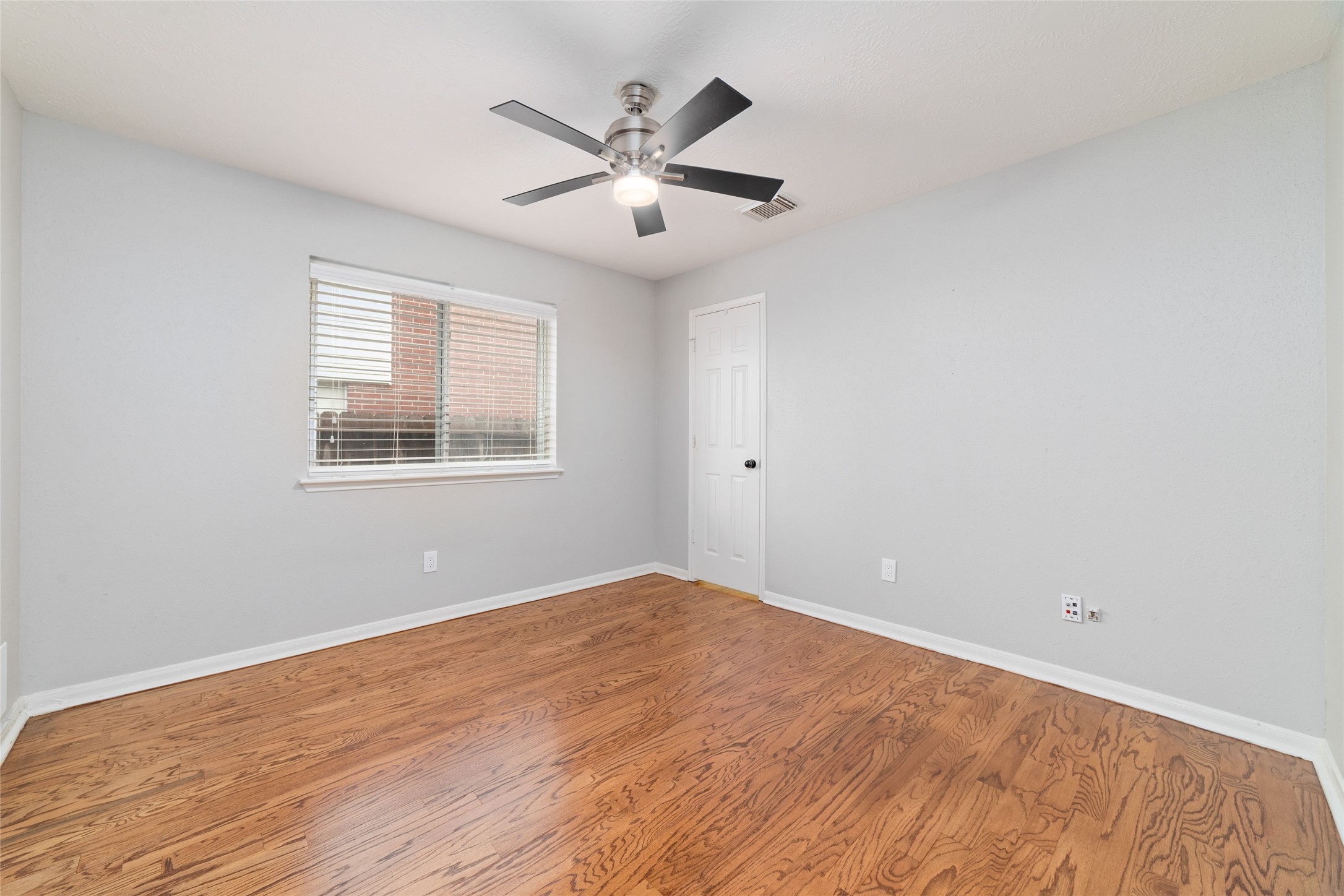 15803 Spruce River Court Property Photo 3