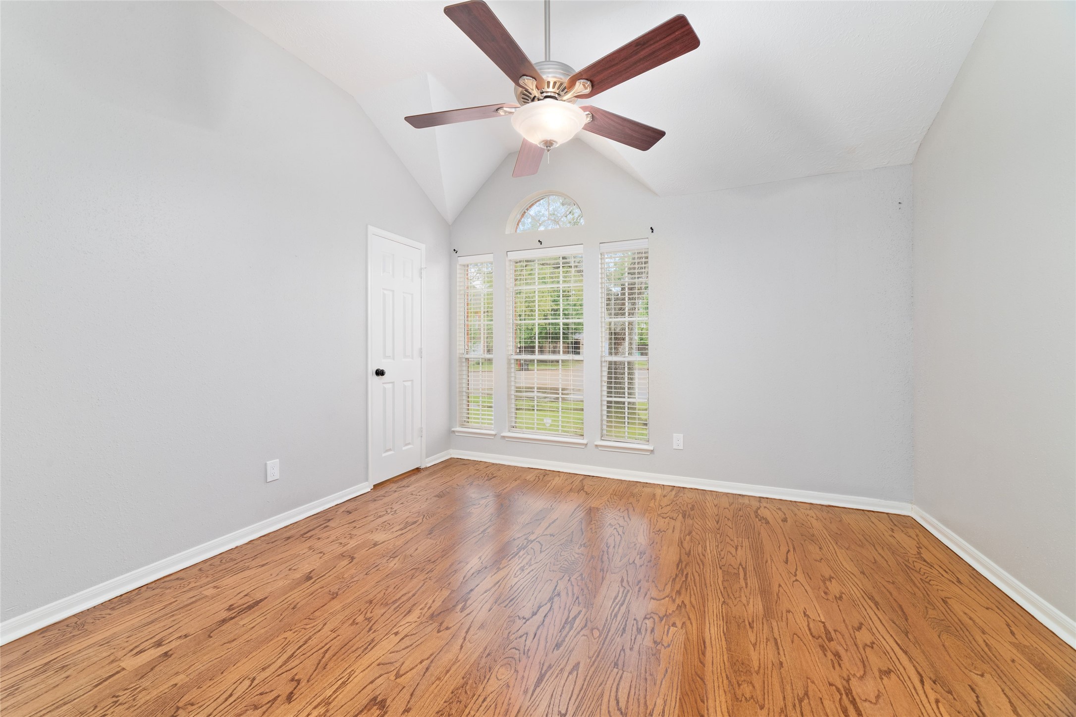 15803 Spruce River Court Property Photo 4
