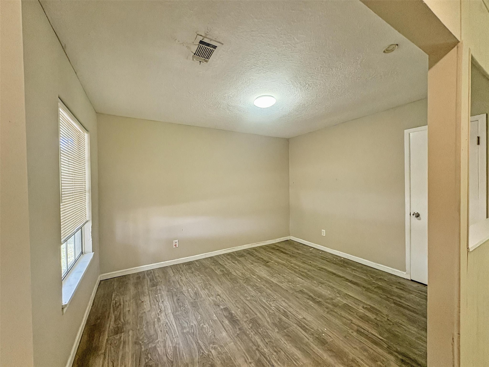 12610 S Coast Drive Property Photo 3