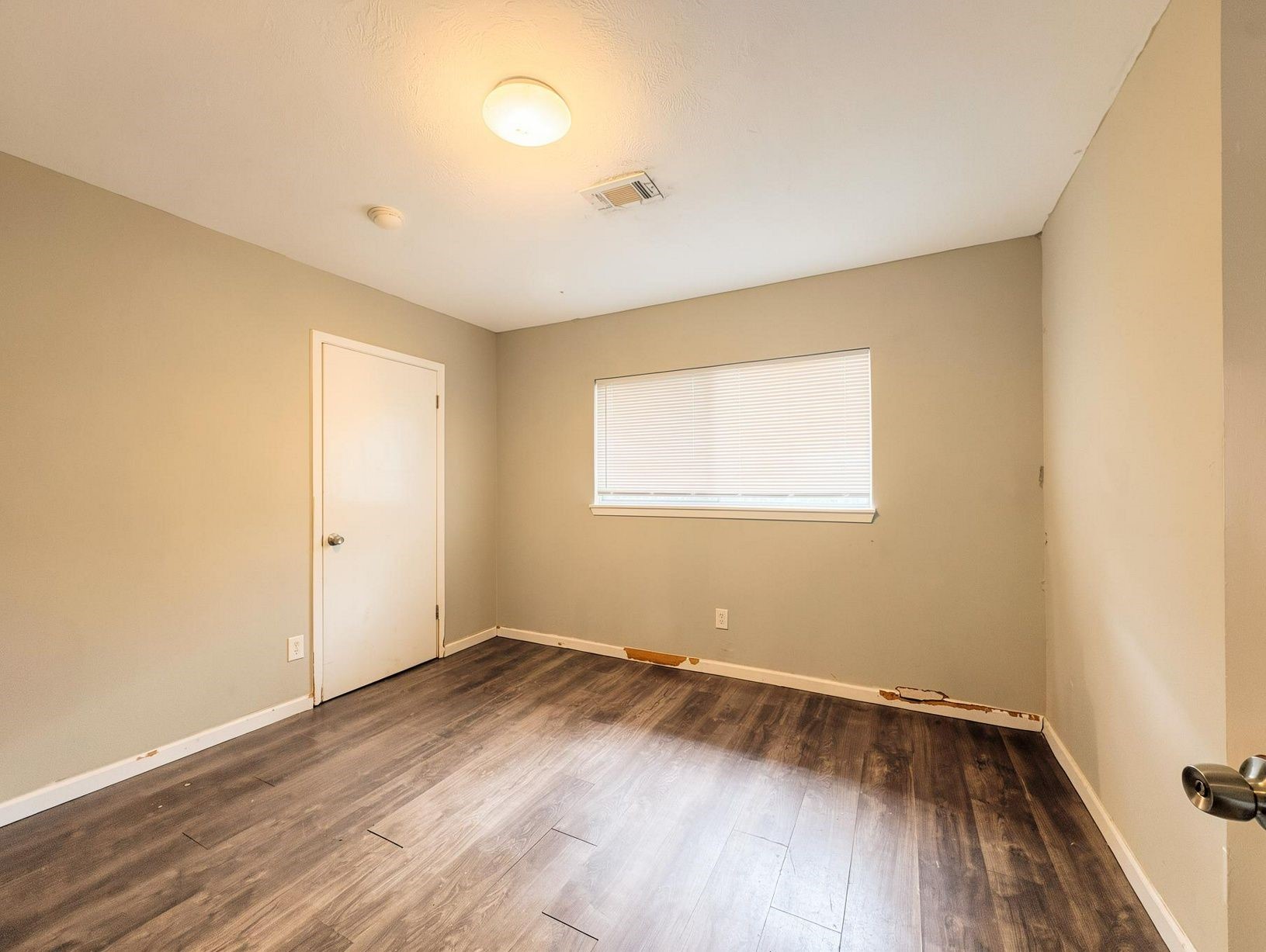 12610 S Coast Drive Property Photo 6