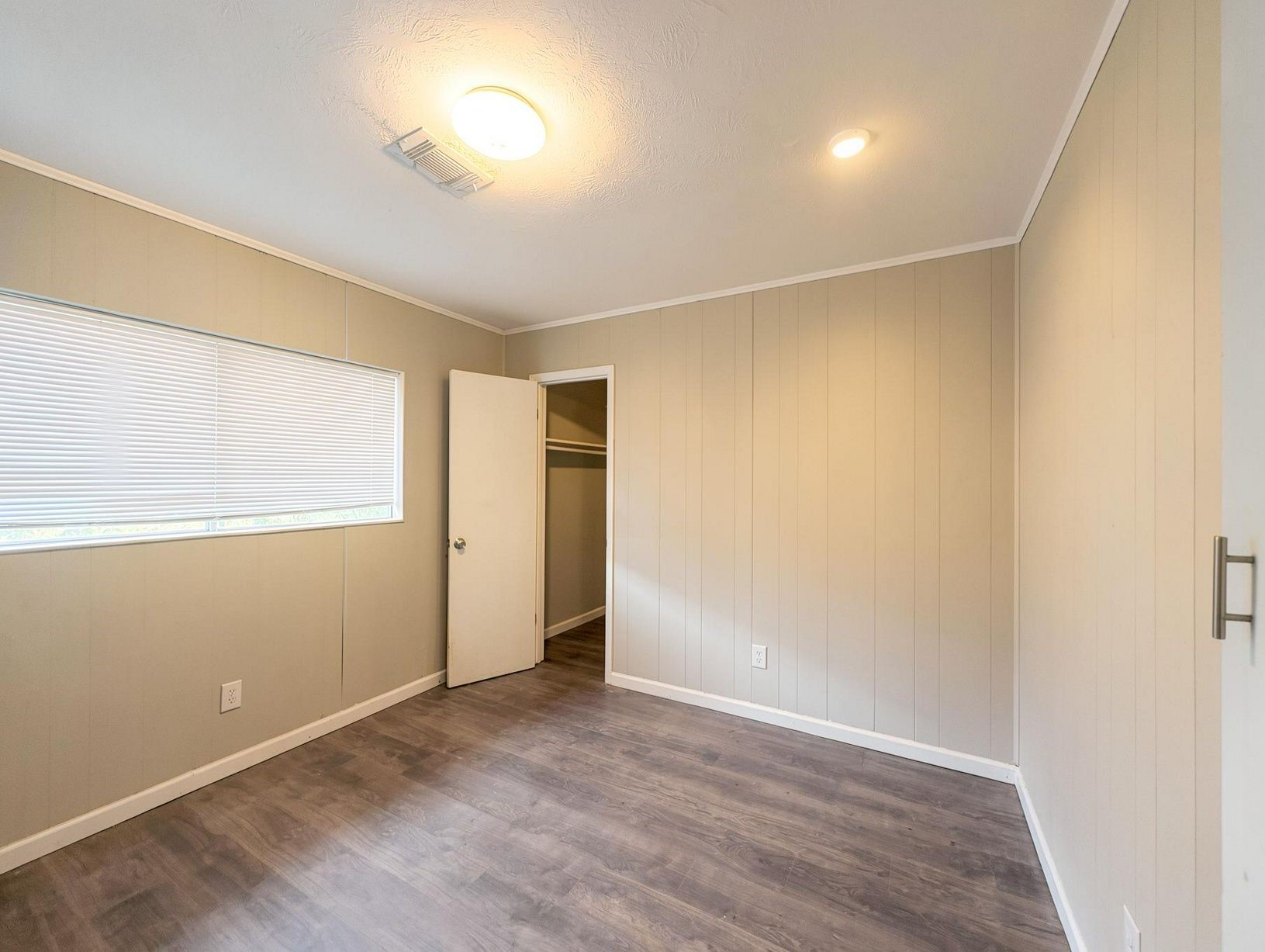 12610 S Coast Drive Property Photo 8