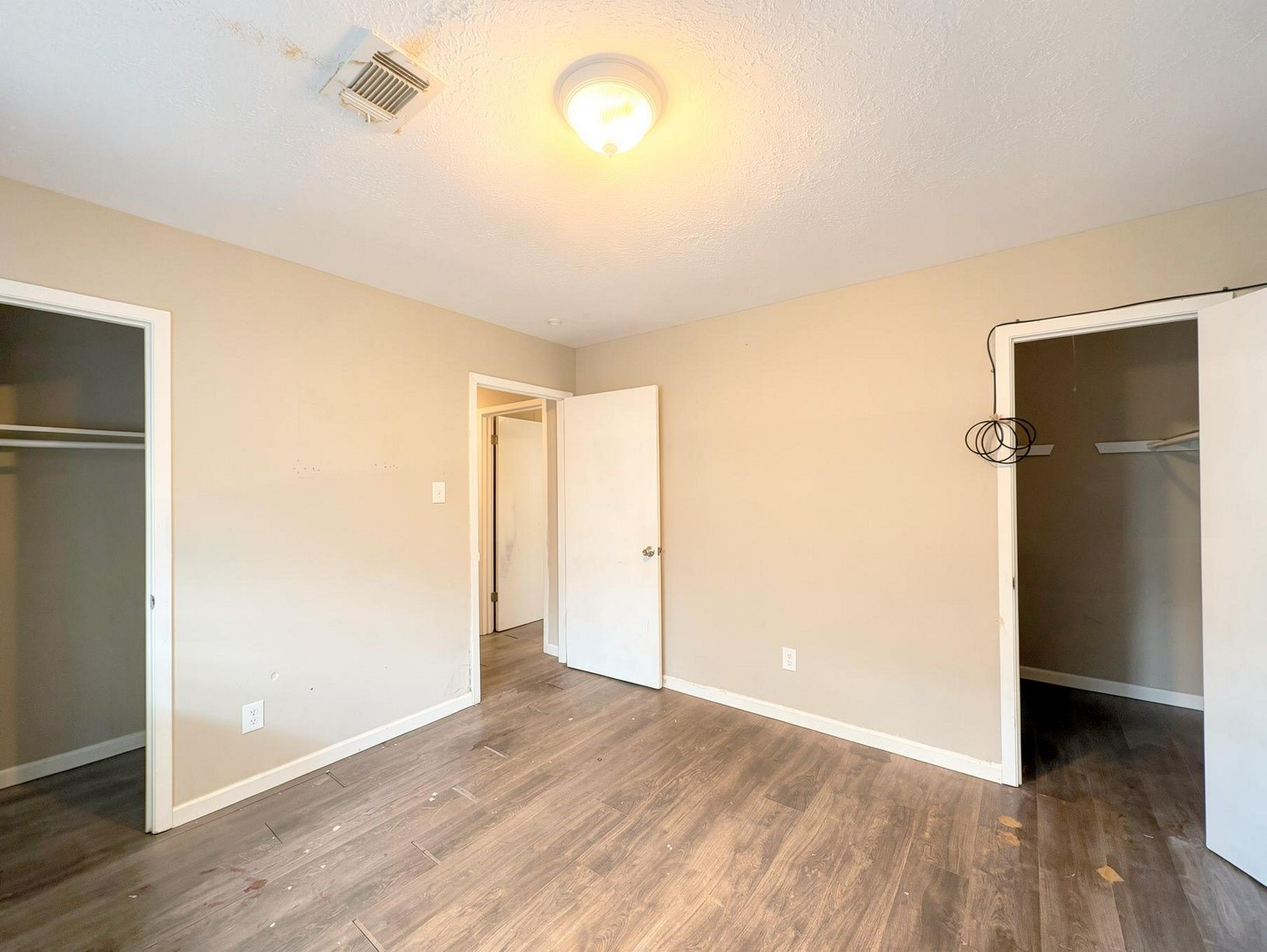 12610 S Coast Drive Property Photo 9
