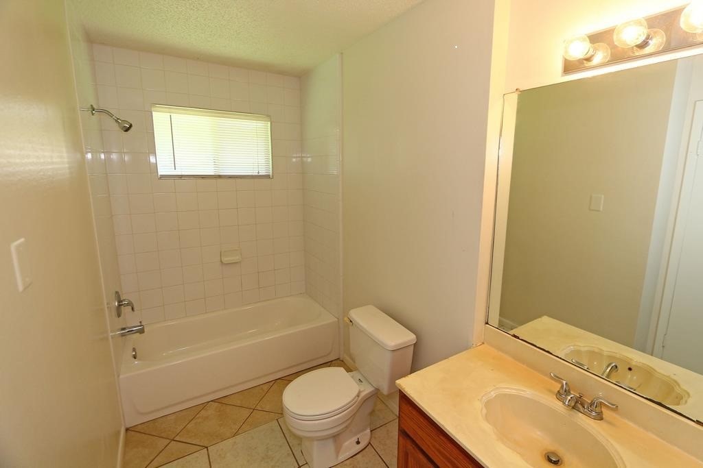 7815 Eastern Bluebird Drive Property Photo 9