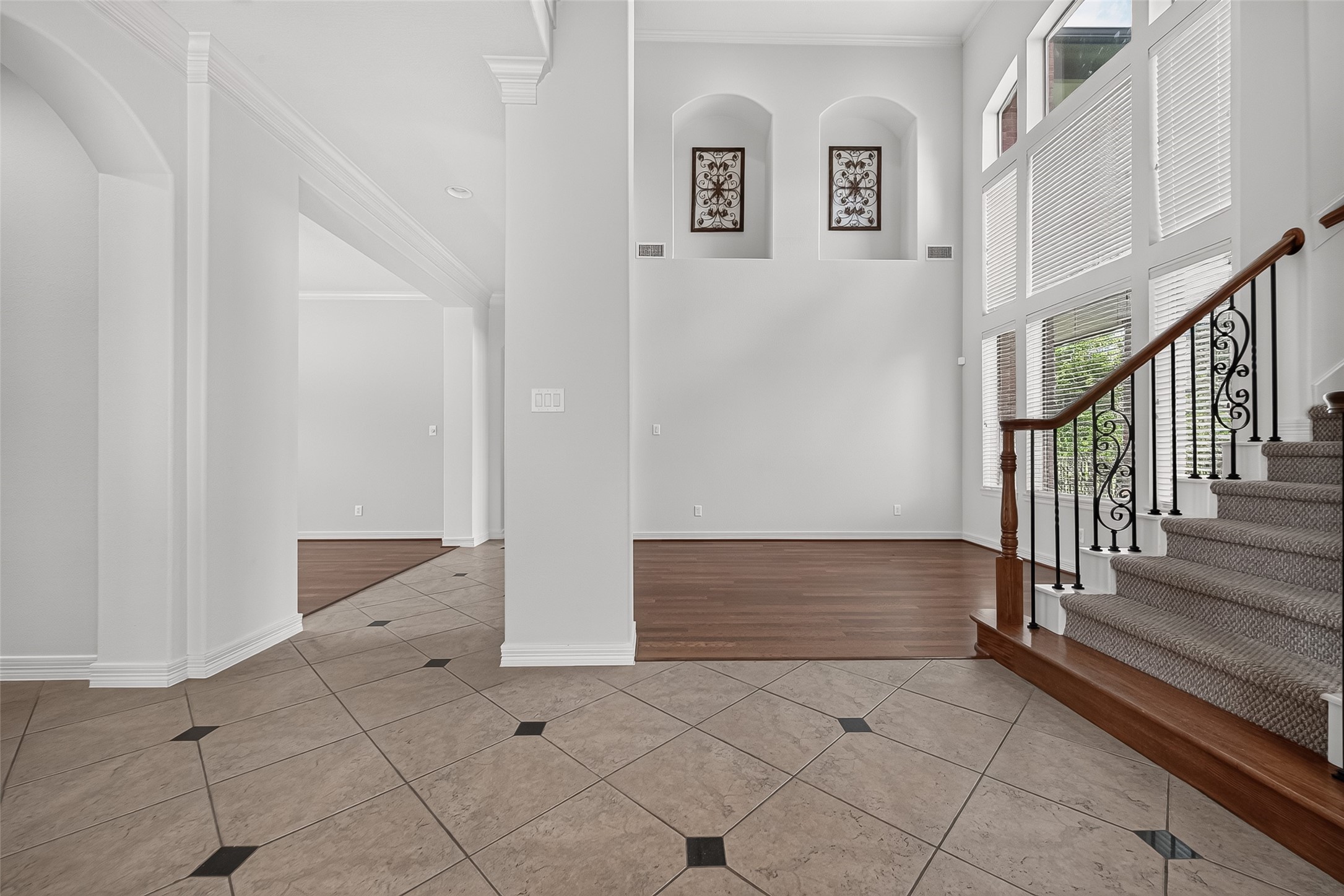 8602 Two Sisters Court Property Photo 7
