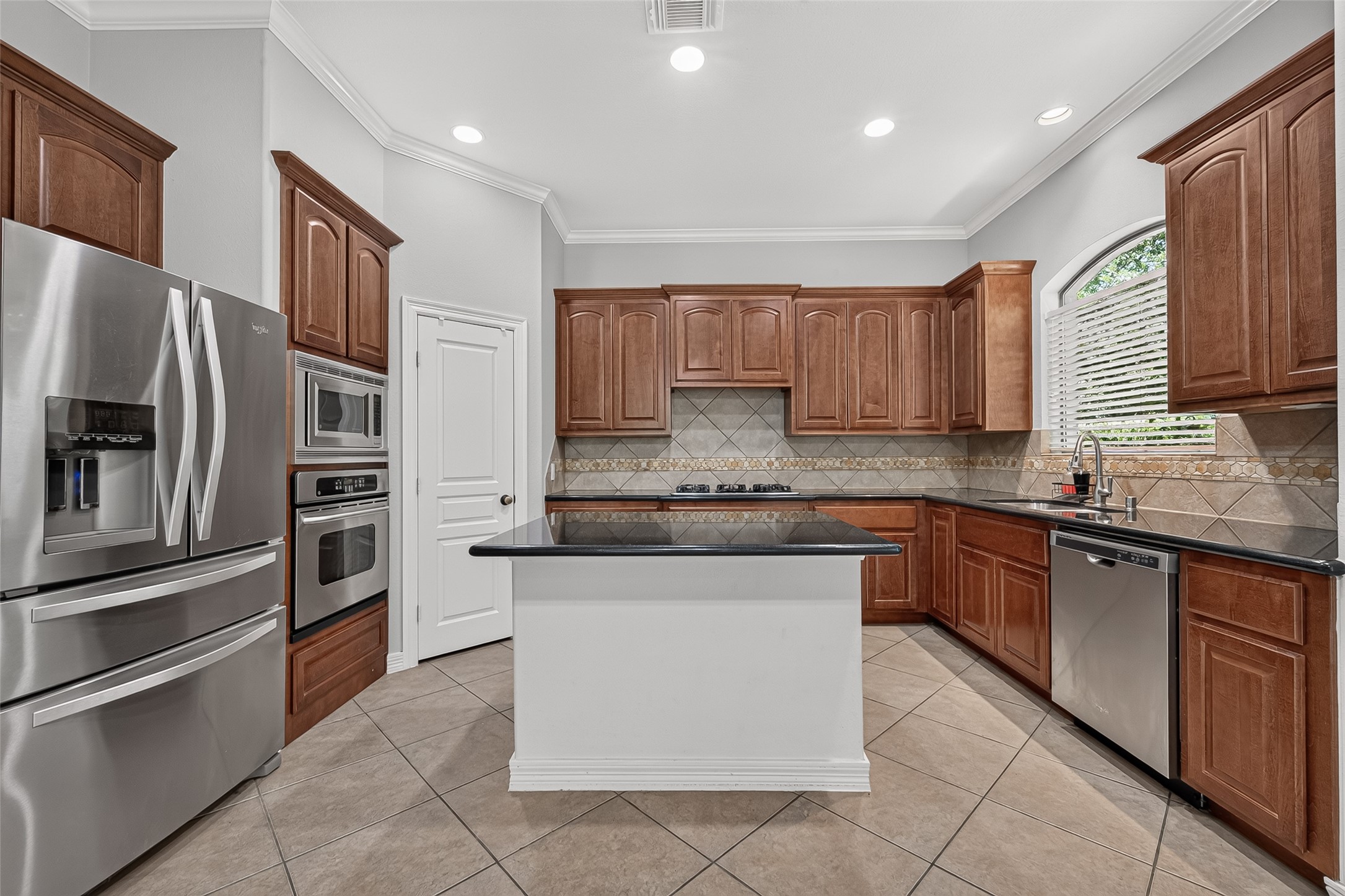 8602 Two Sisters Court Property Photo 14