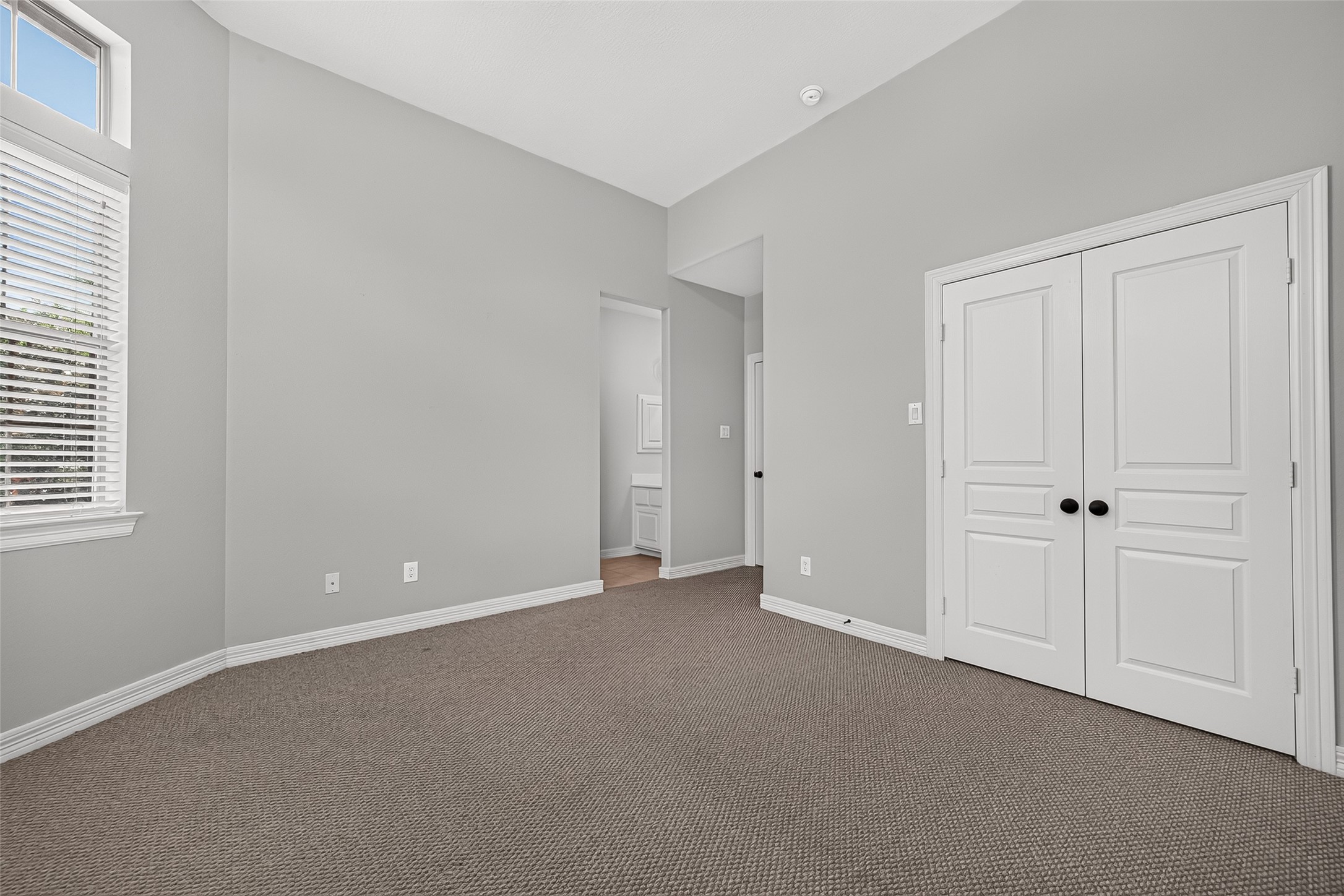 8602 Two Sisters Court Property Photo 25