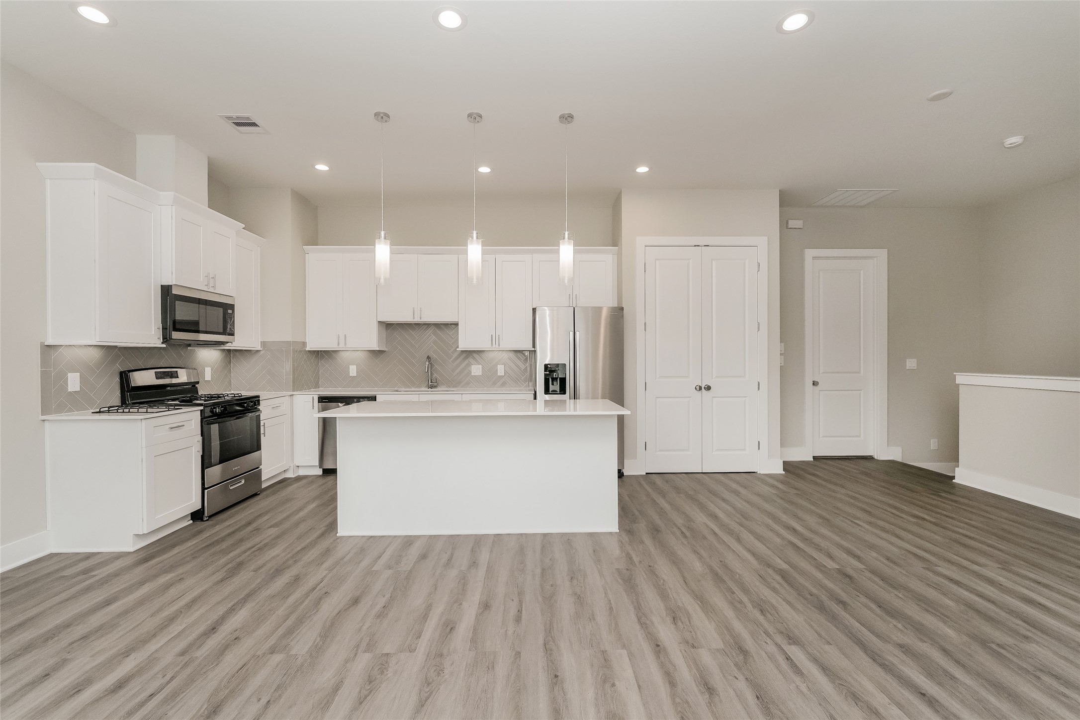 8318 Curry Road Property Photo 3