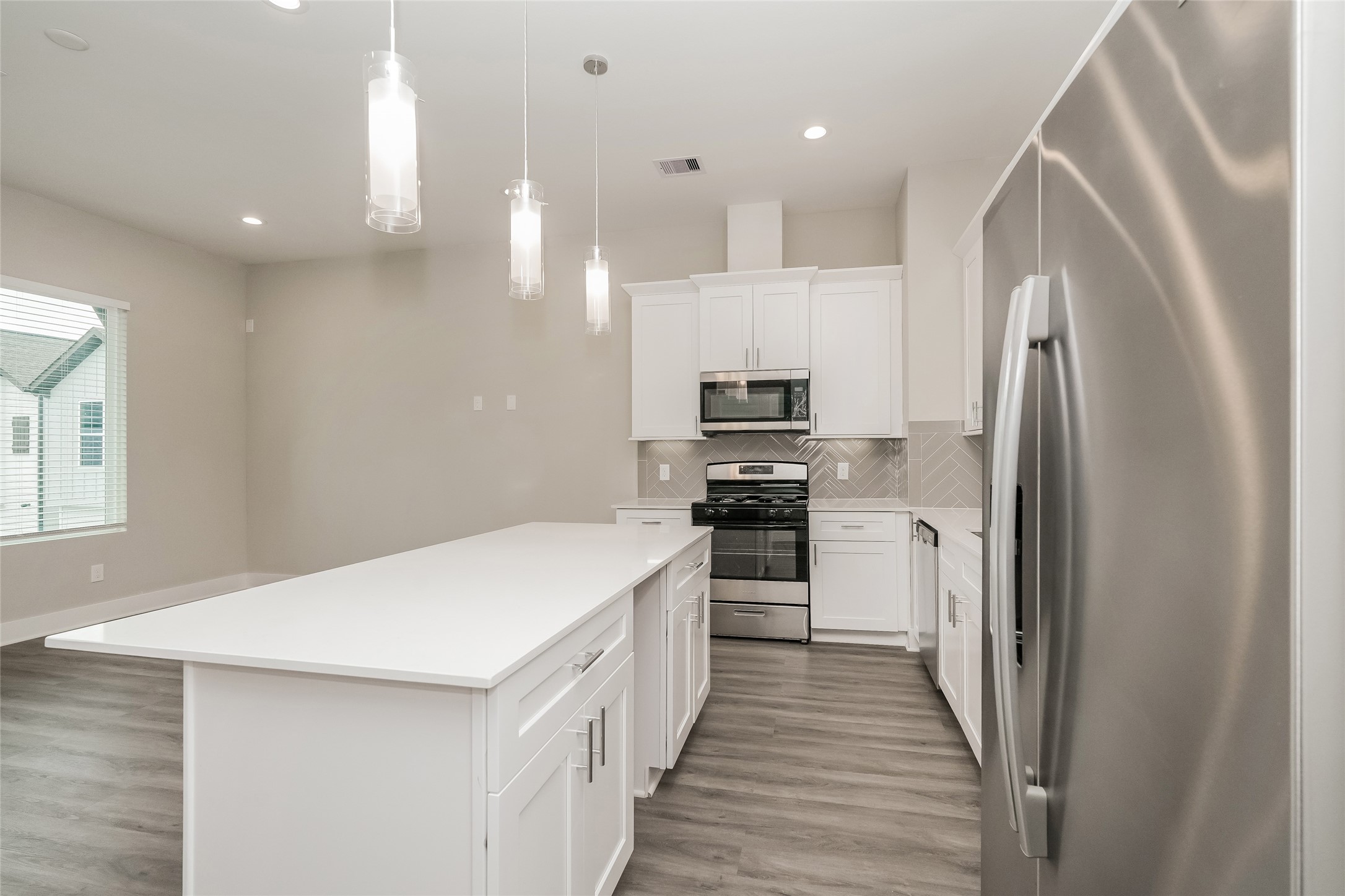 8318 Curry Road Property Photo 6
