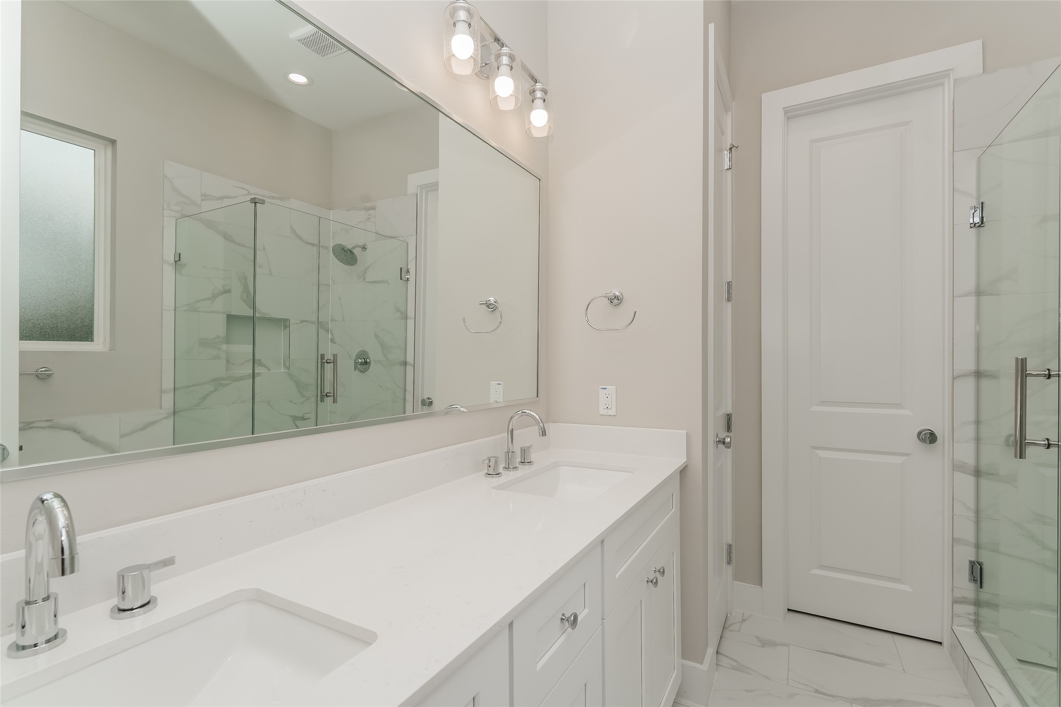 8318 Curry Road Property Photo 8