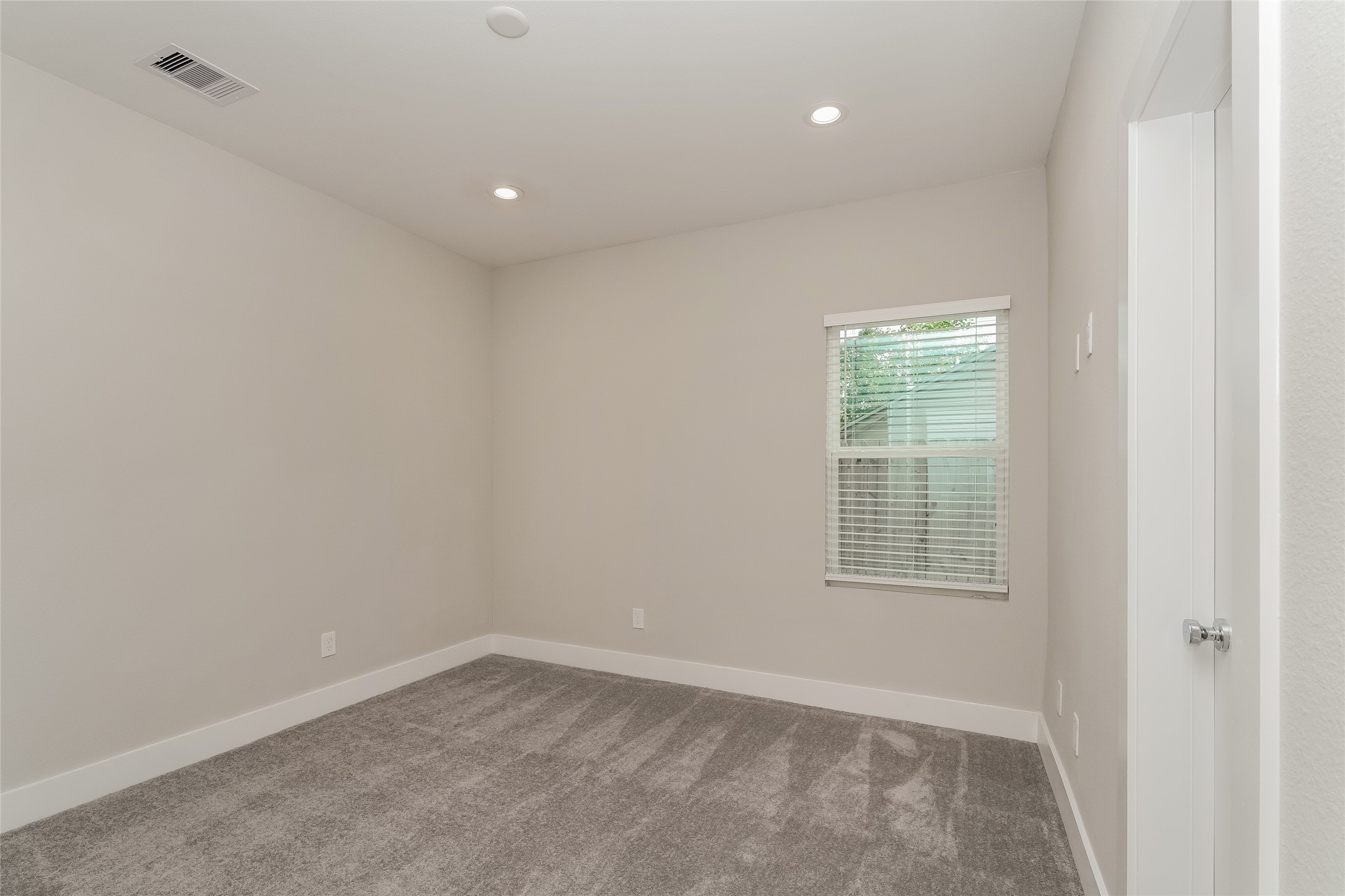8318 Curry Road Property Photo 12