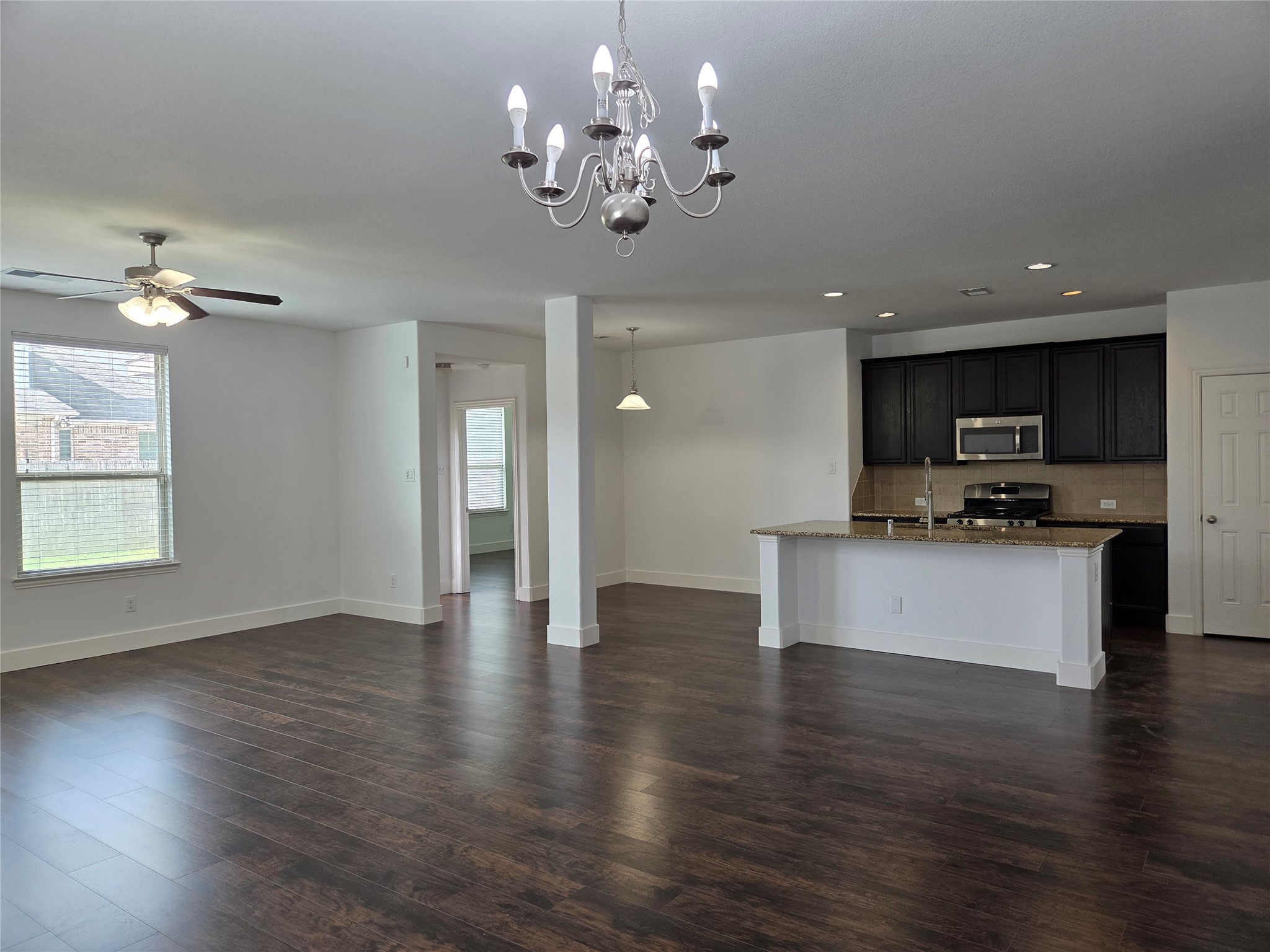 8206 Summer Lake Pass Lane Property Photo 4