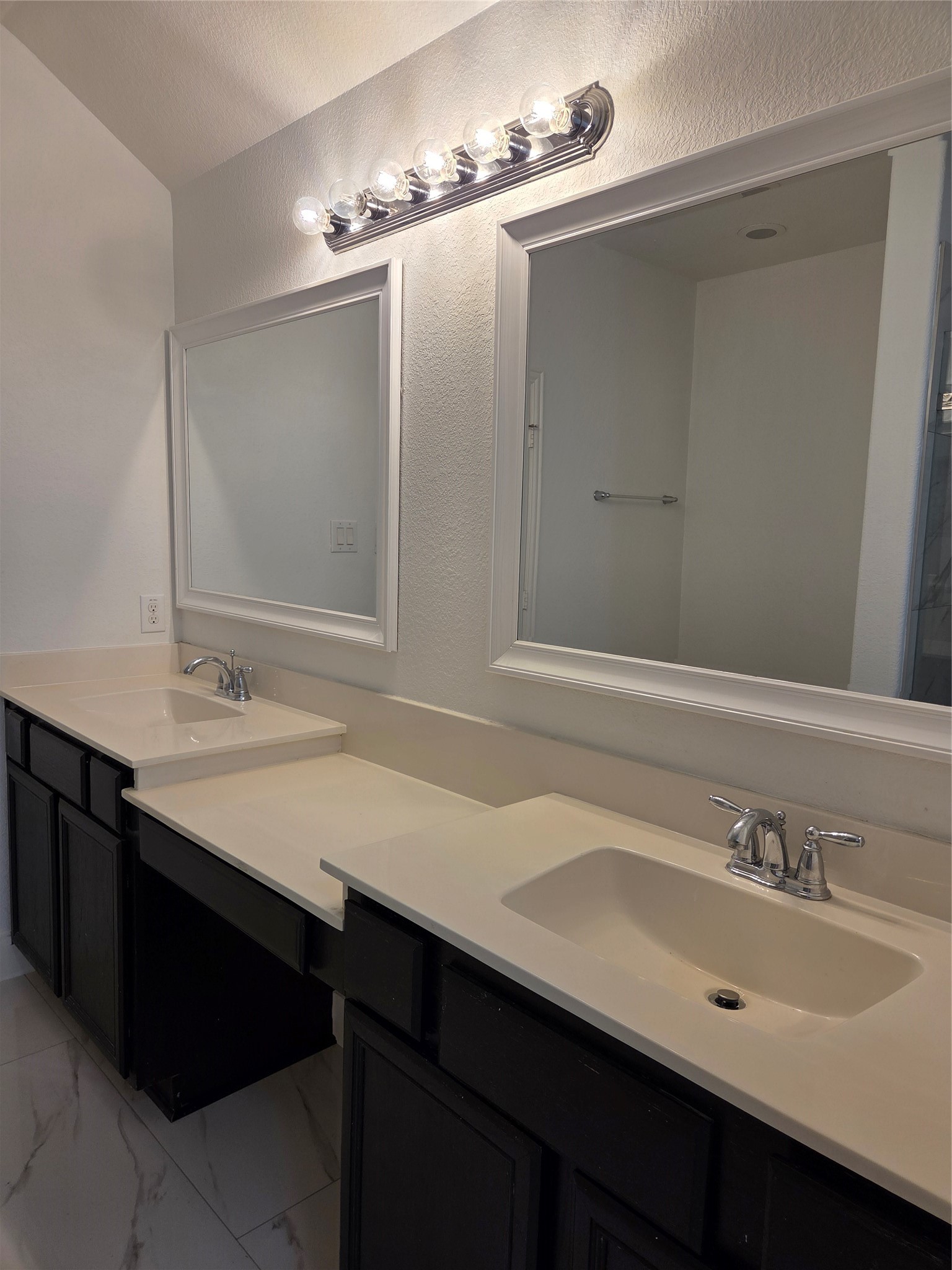 8206 Summer Lake Pass Lane Property Photo 10
