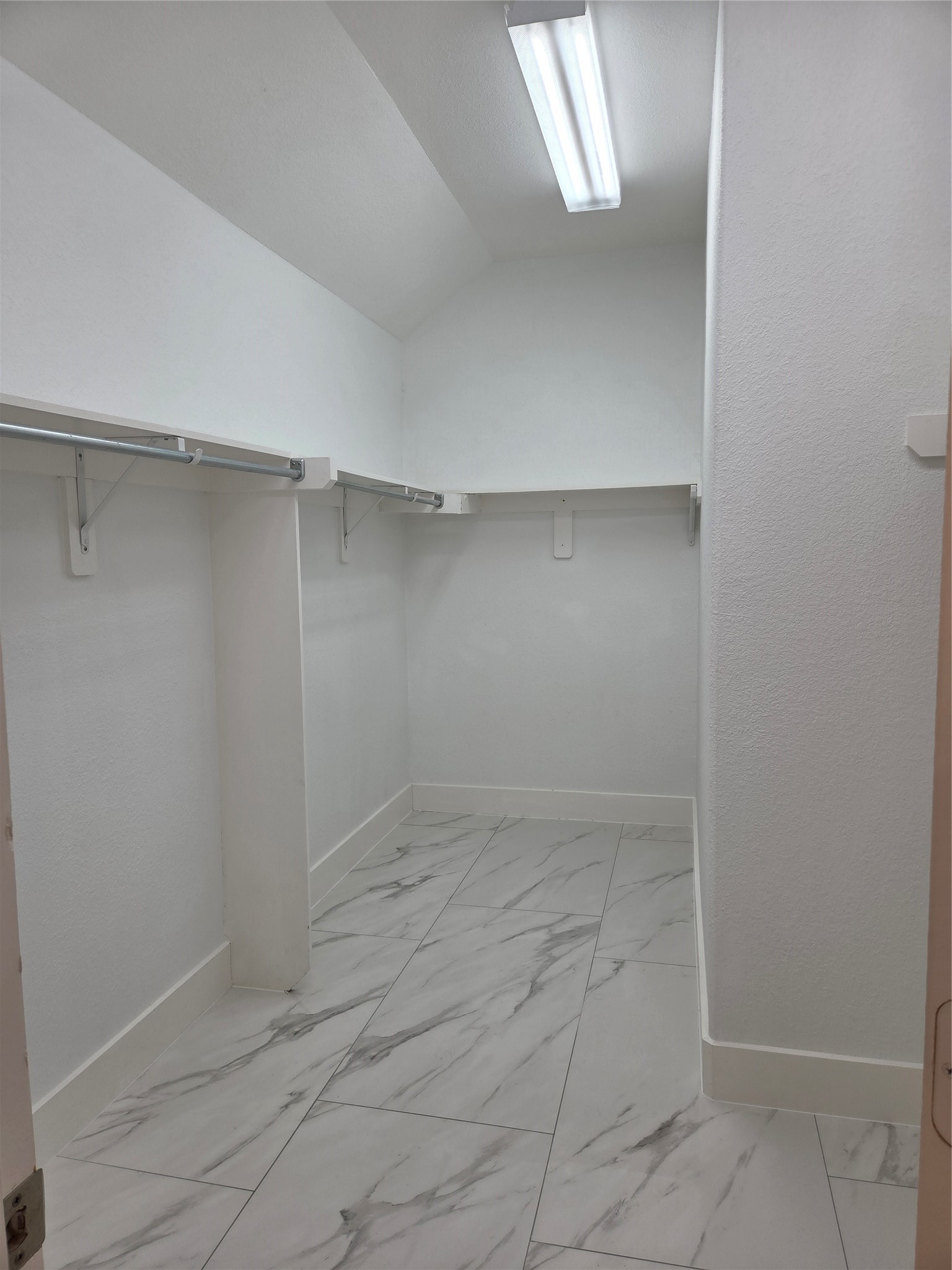 8206 Summer Lake Pass Lane Property Photo 12