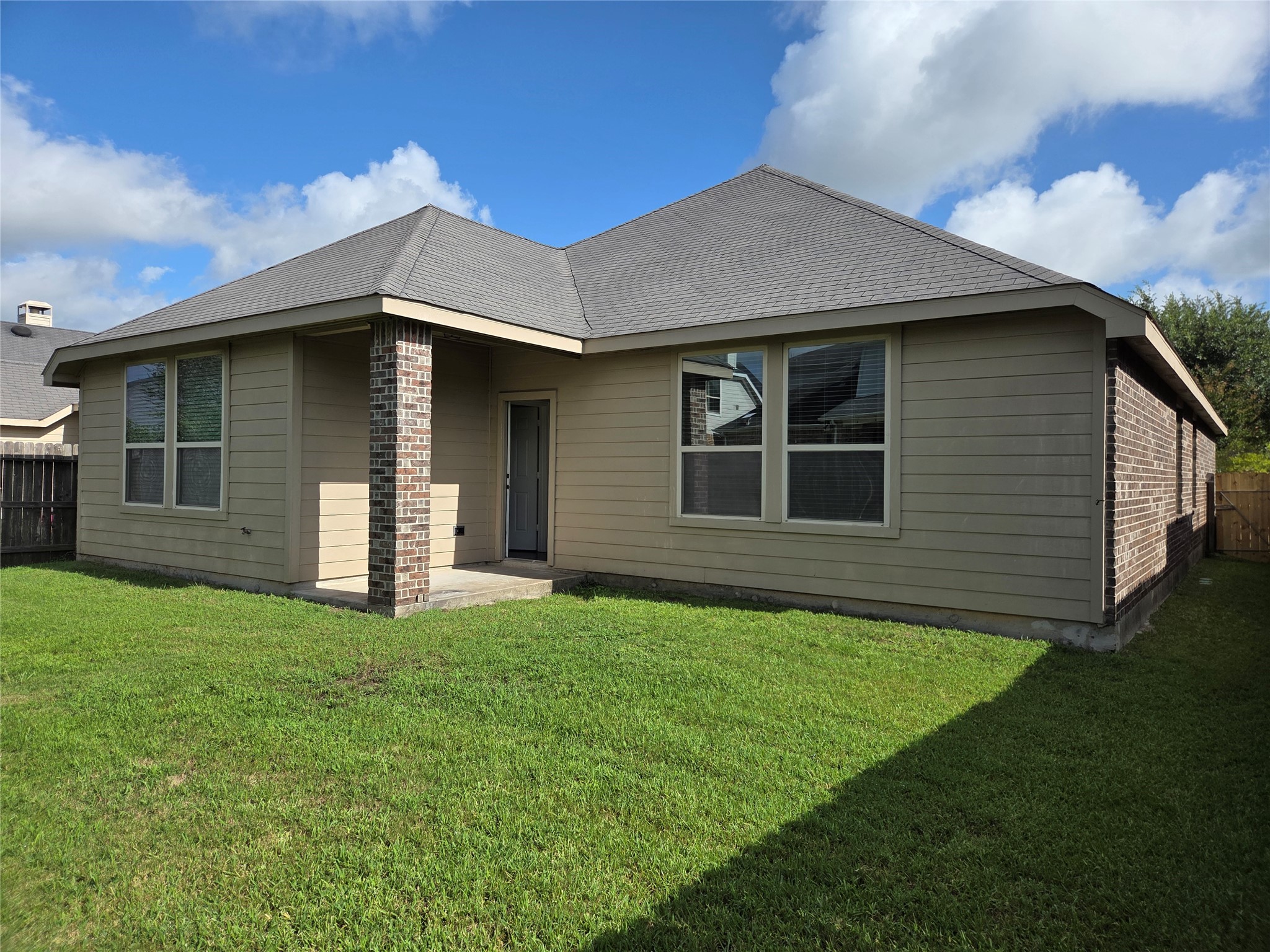 8206 Summer Lake Pass Lane Property Photo 18