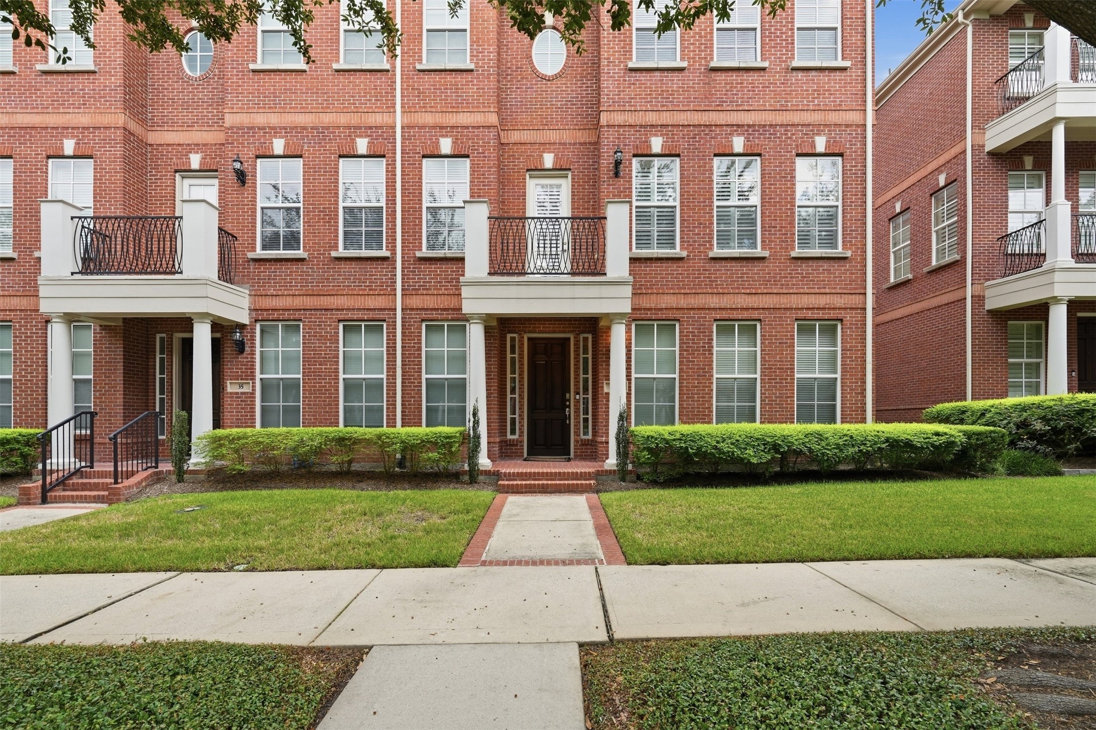 39 Islewood Boulevard E Property Photo 1