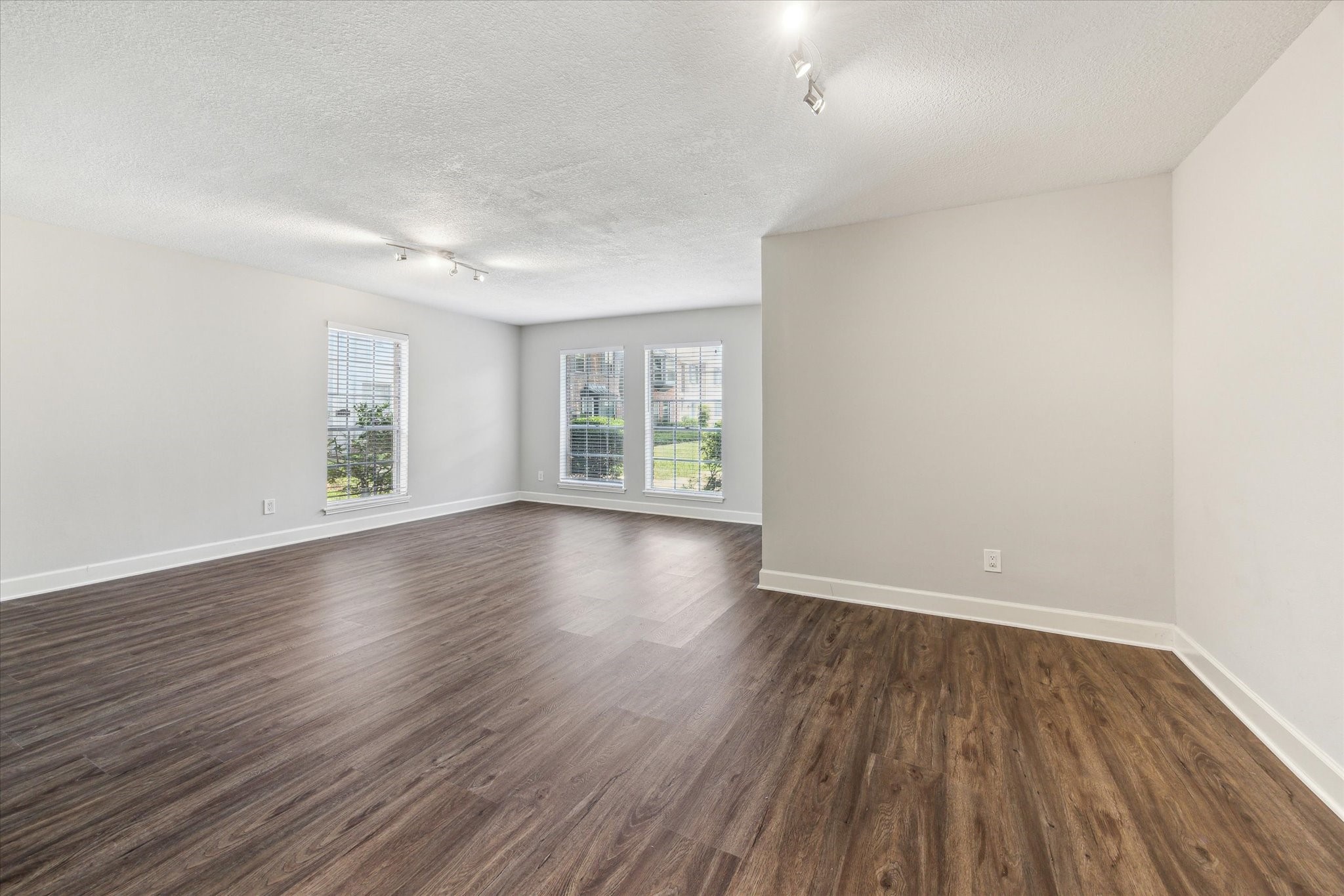 1107 Country Place Drive Property Photo 4