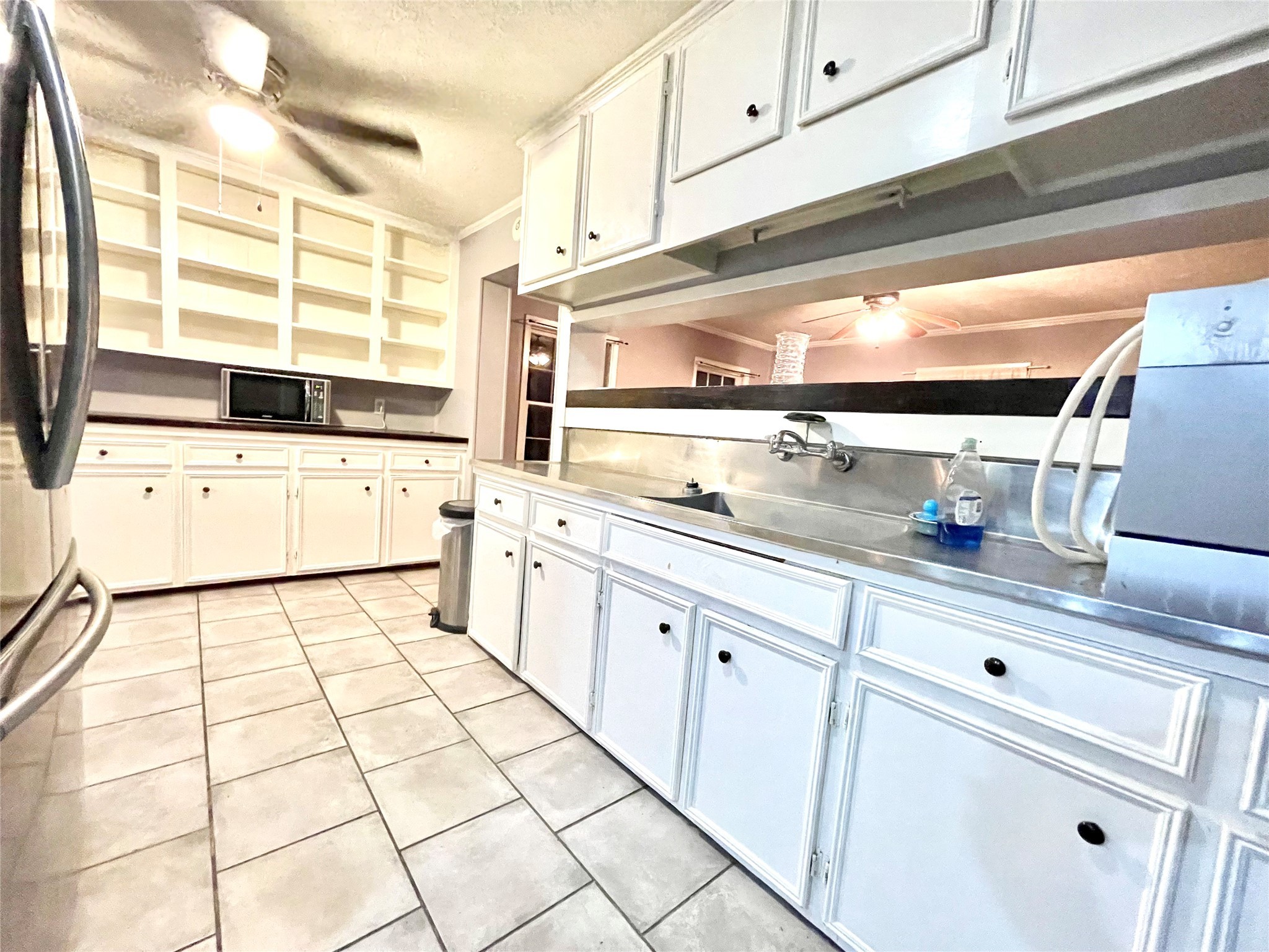 255 Frank Street A-b Property Photo 6