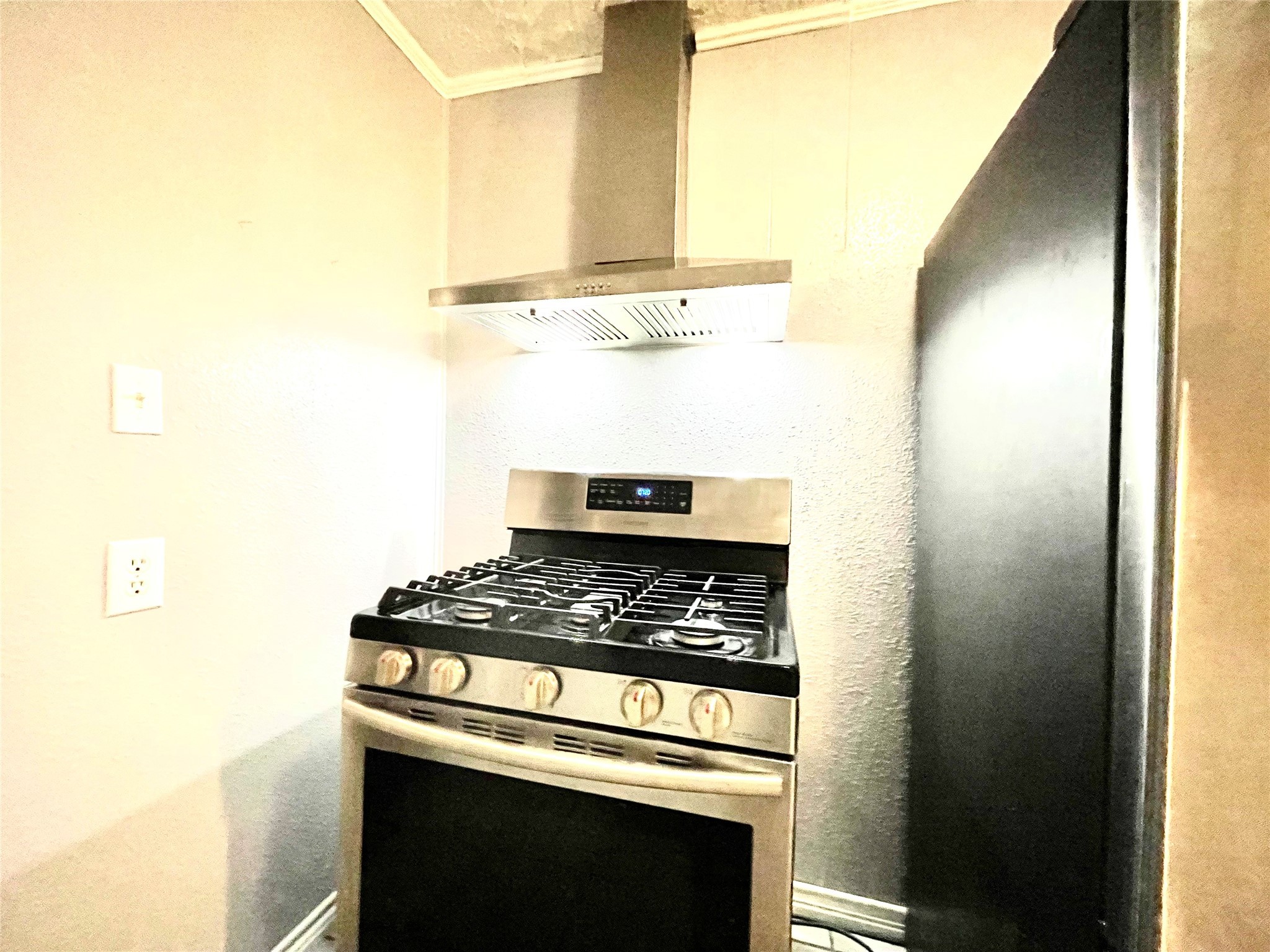 255 Frank Street A-b Property Photo 7